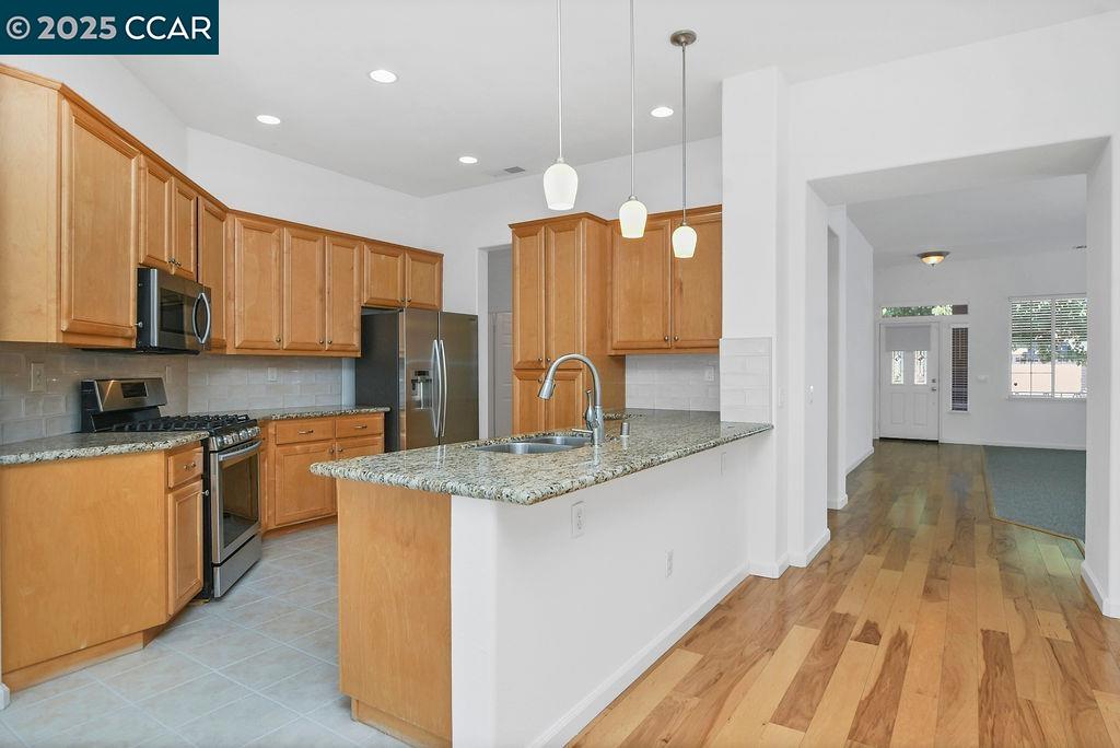 Detail Gallery Image 11 of 37 For 598 Valmore Pl, Brentwood,  CA 94513 - 2 Beds | 2 Baths