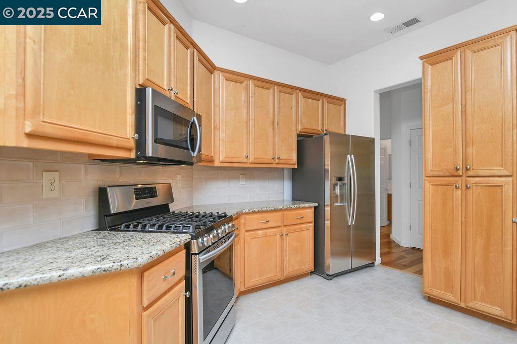 Detail Gallery Image 12 of 37 For 598 Valmore Pl, Brentwood,  CA 94513 - 2 Beds | 2 Baths