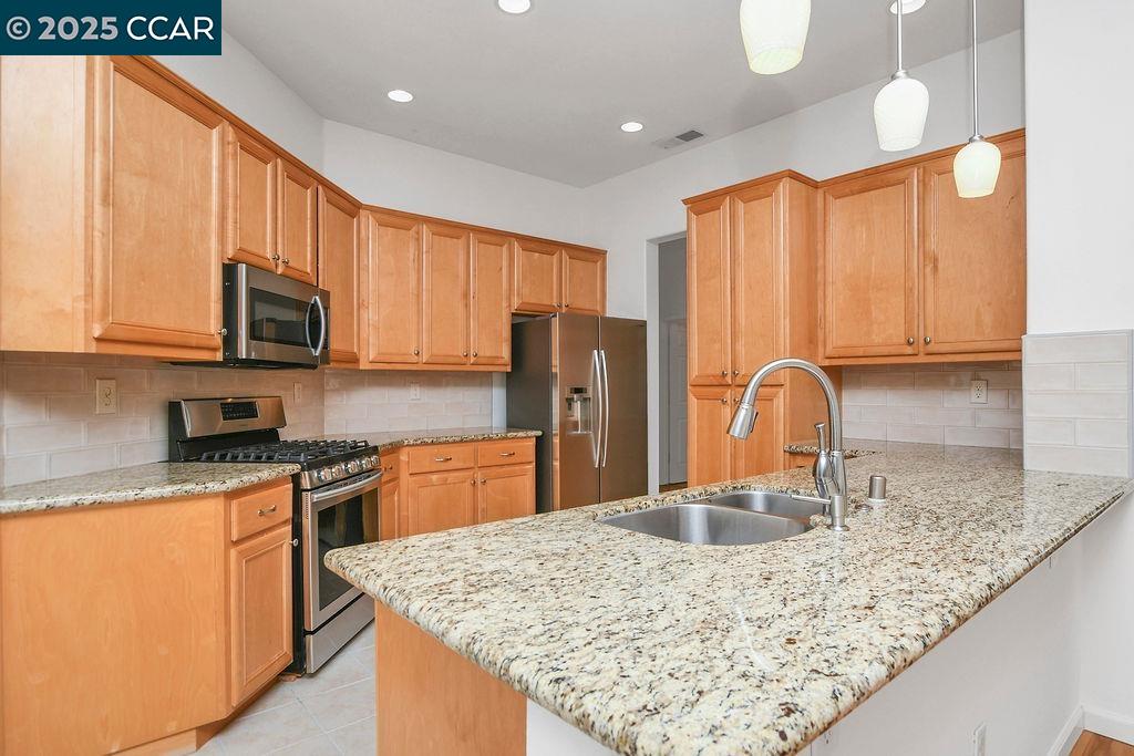 Detail Gallery Image 13 of 37 For 598 Valmore Pl, Brentwood,  CA 94513 - 2 Beds | 2 Baths