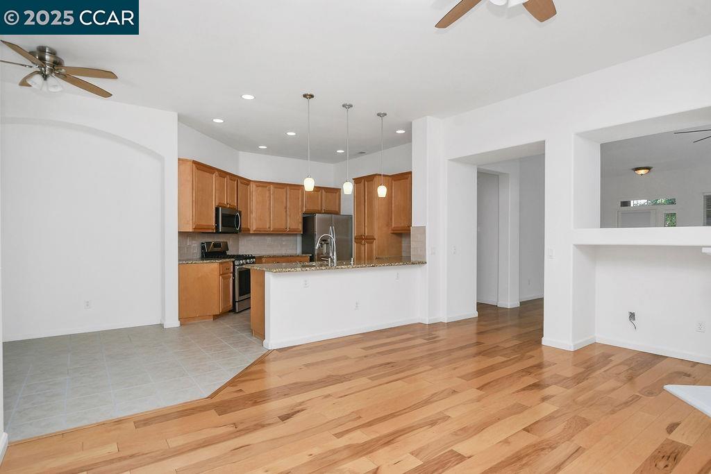 Detail Gallery Image 9 of 37 For 598 Valmore Pl, Brentwood,  CA 94513 - 2 Beds | 2 Baths