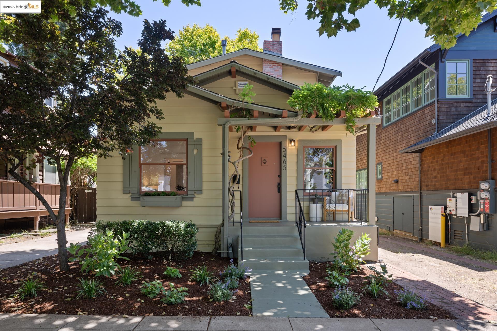 Detail Gallery Image 1 of 1 For 5465 Kales Ave, Oakland,  CA 94618 - 2 Beds | 2 Baths