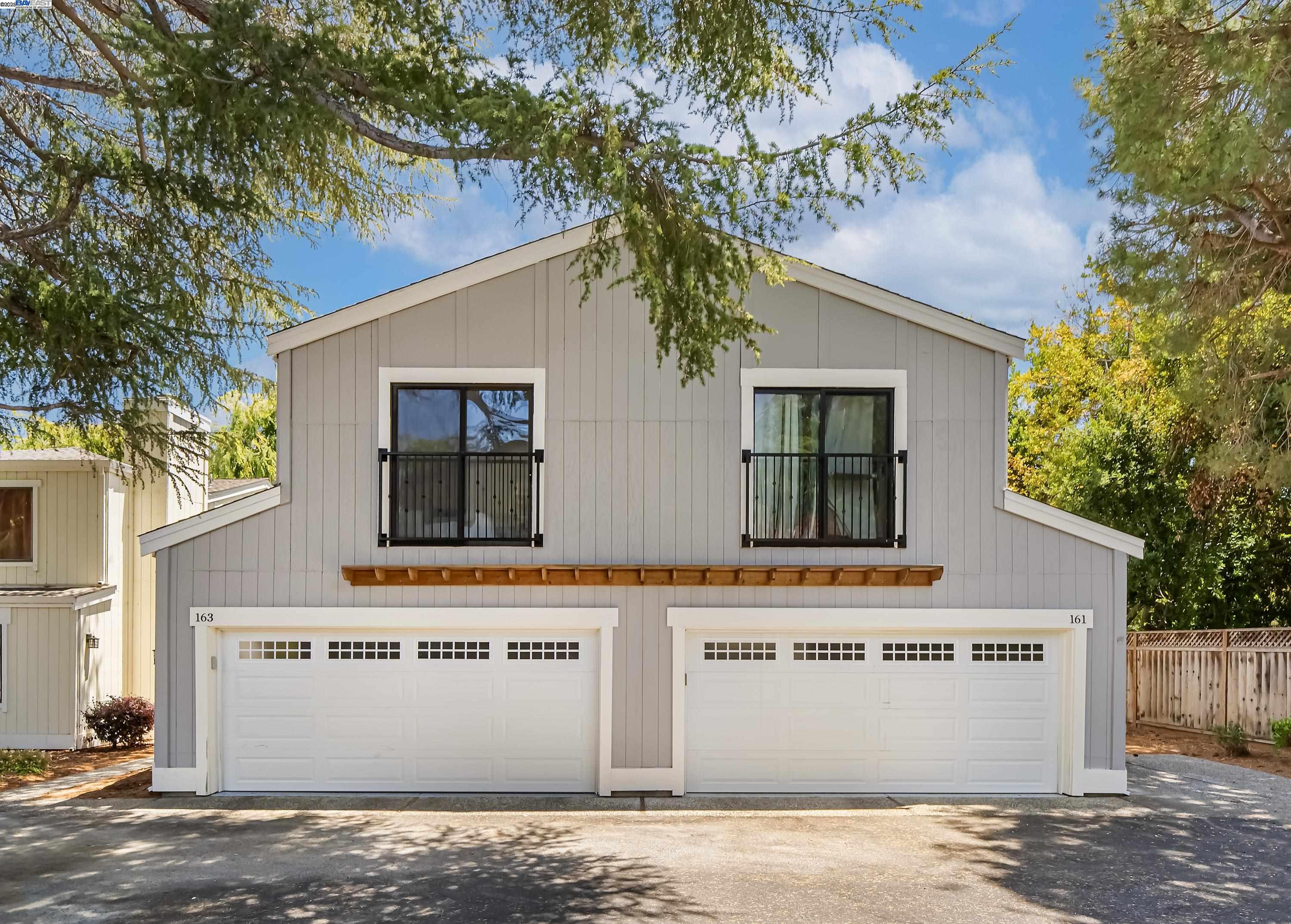 Detail Gallery Image 1 of 39 For 163 Gladys Ave, Mountain View,  CA 94043 - 2 Beds | 2/1 Baths