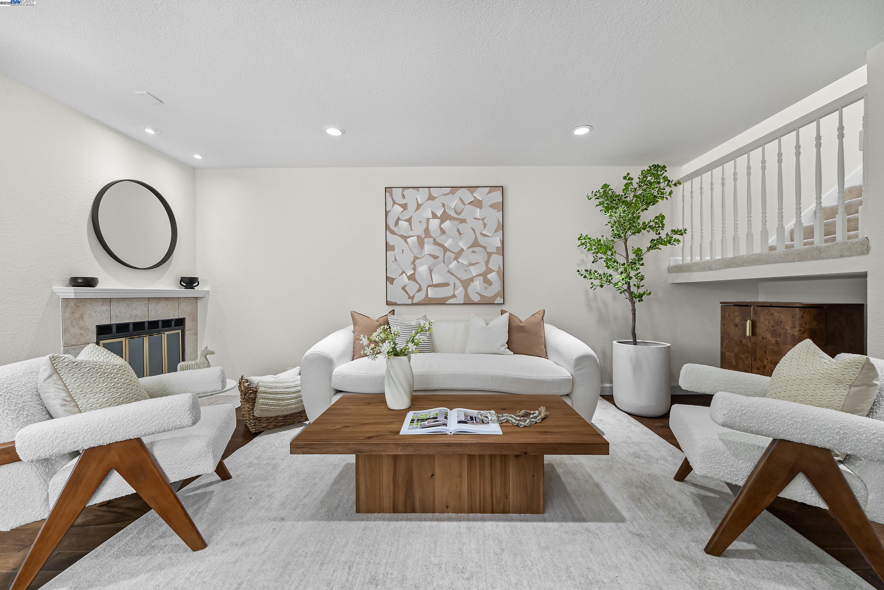 Detail Gallery Image 2 of 39 For 163 Gladys Ave, Mountain View,  CA 94043 - 2 Beds | 2/1 Baths