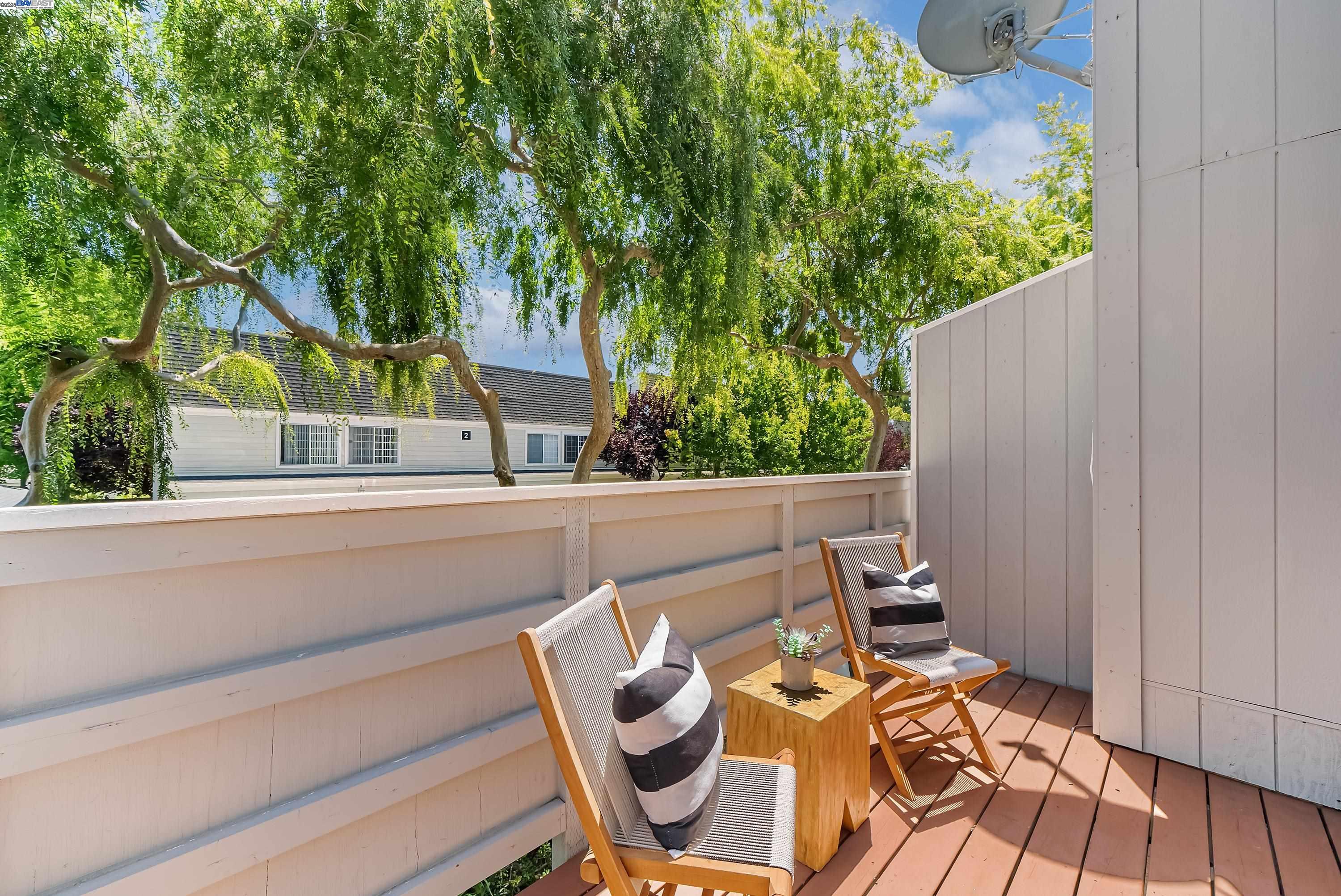 Detail Gallery Image 17 of 39 For 163 Gladys Ave, Mountain View,  CA 94043 - 2 Beds | 2/1 Baths