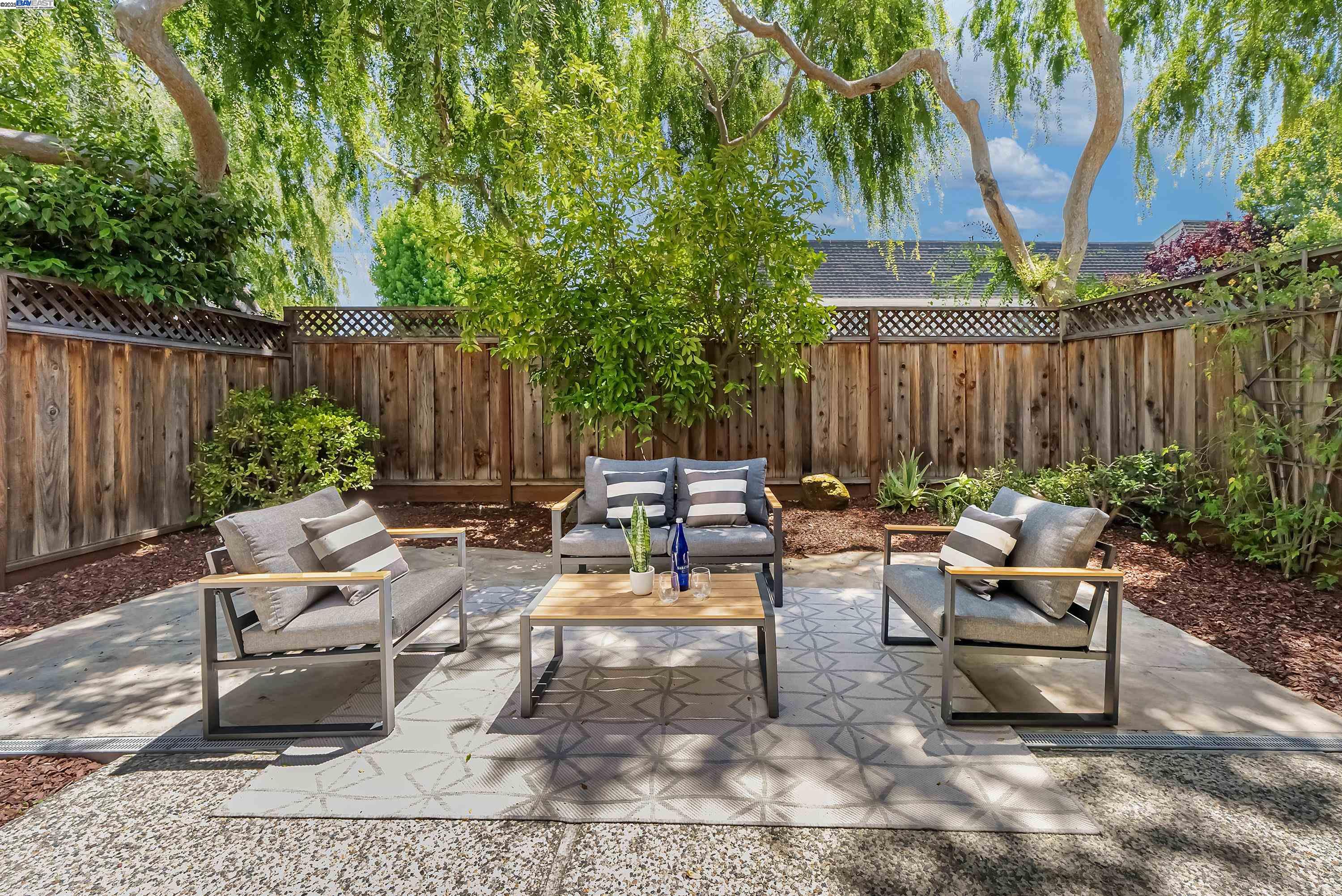 Detail Gallery Image 25 of 39 For 163 Gladys Ave, Mountain View,  CA 94043 - 2 Beds | 2/1 Baths