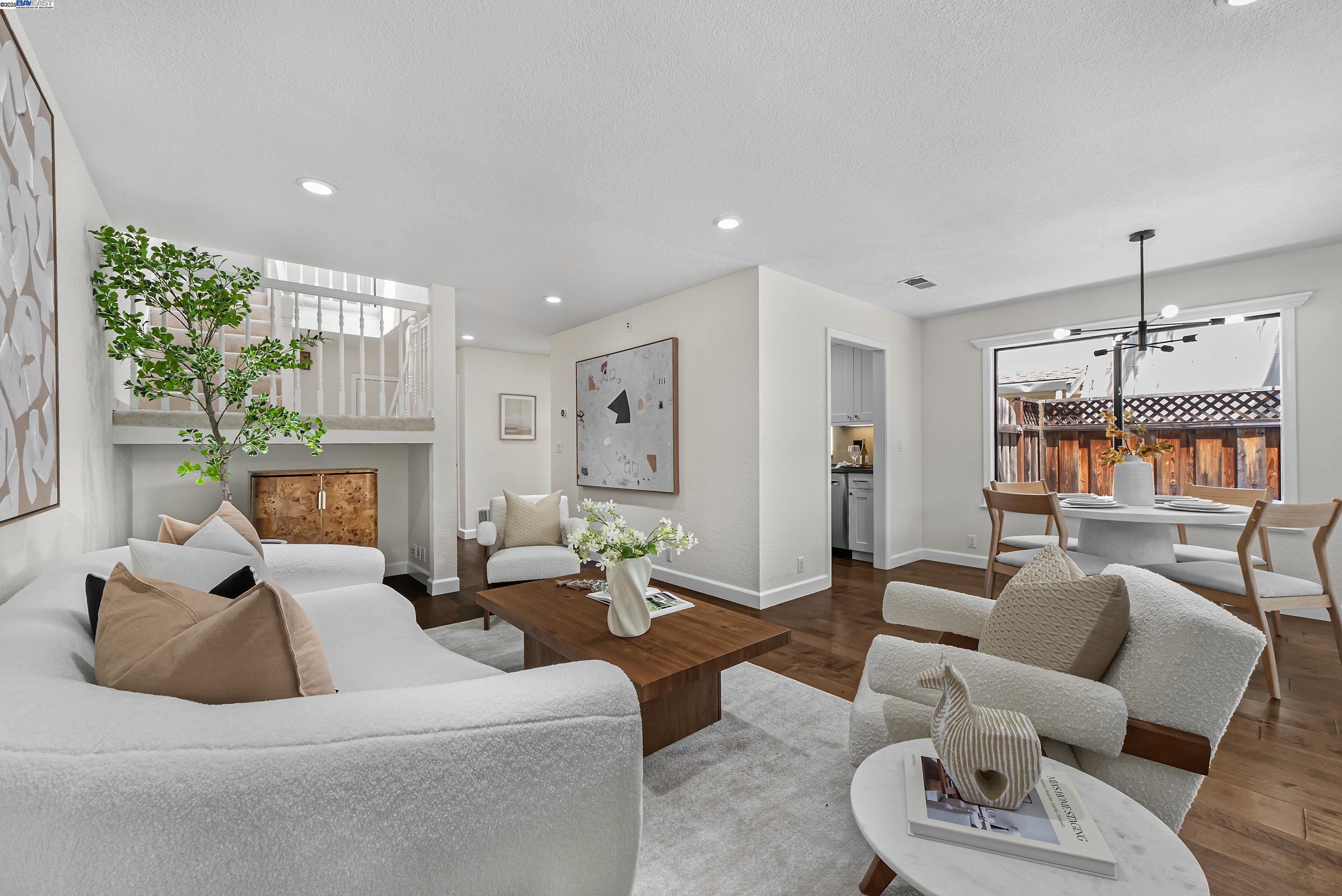 Detail Gallery Image 4 of 39 For 163 Gladys Ave, Mountain View,  CA 94043 - 2 Beds | 2/1 Baths