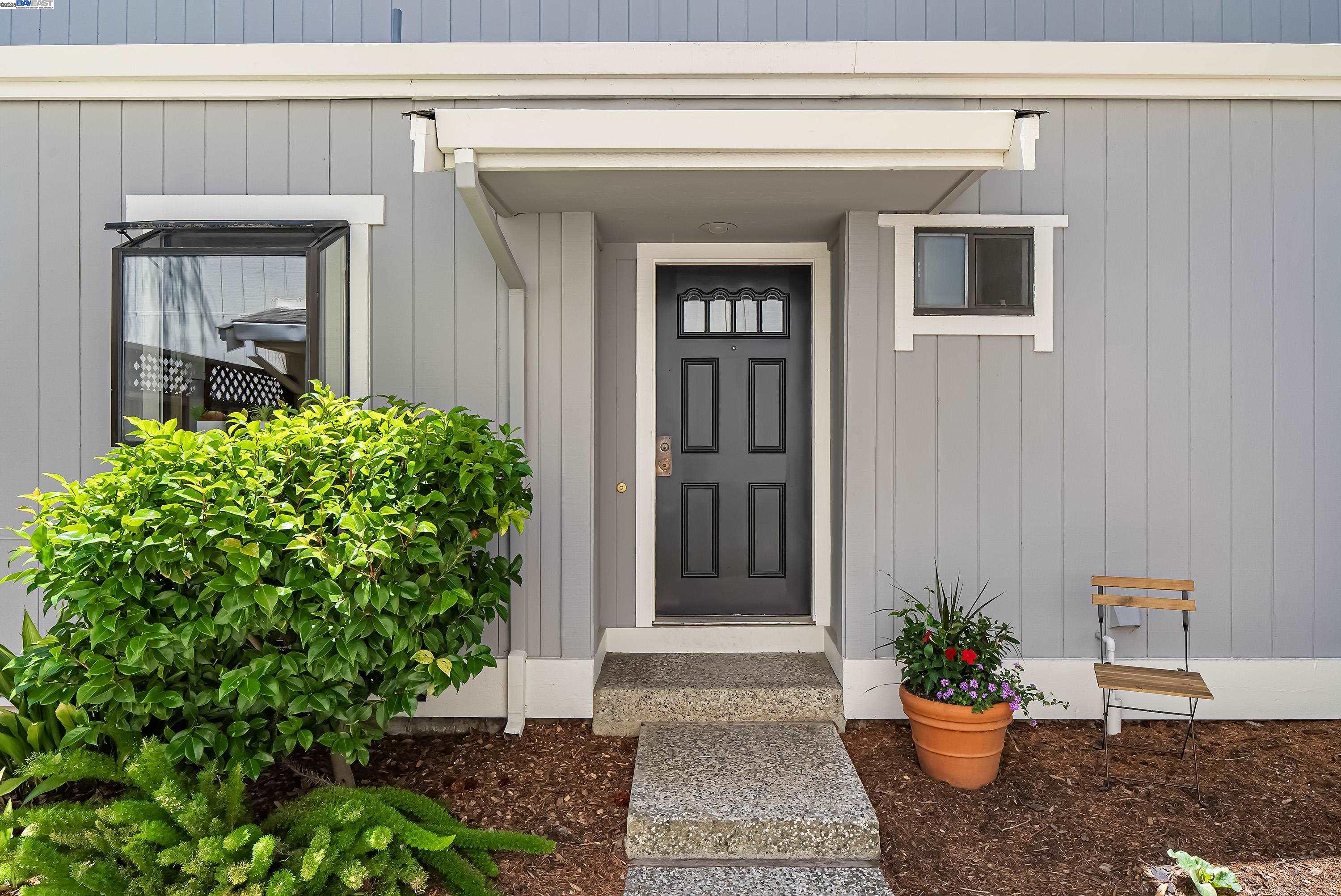 Detail Gallery Image 31 of 39 For 163 Gladys Ave, Mountain View,  CA 94043 - 2 Beds | 2/1 Baths