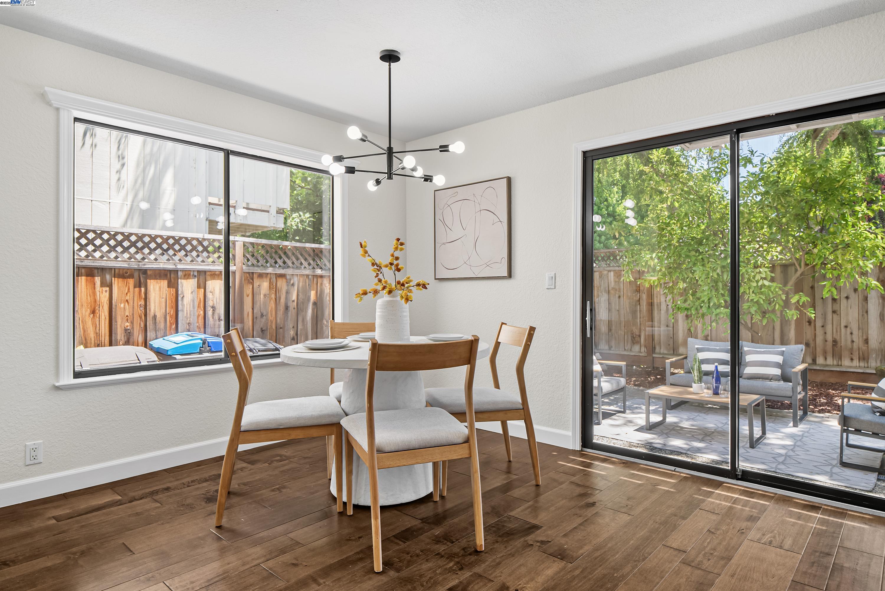 Detail Gallery Image 7 of 39 For 163 Gladys Ave, Mountain View,  CA 94043 - 2 Beds | 2/1 Baths