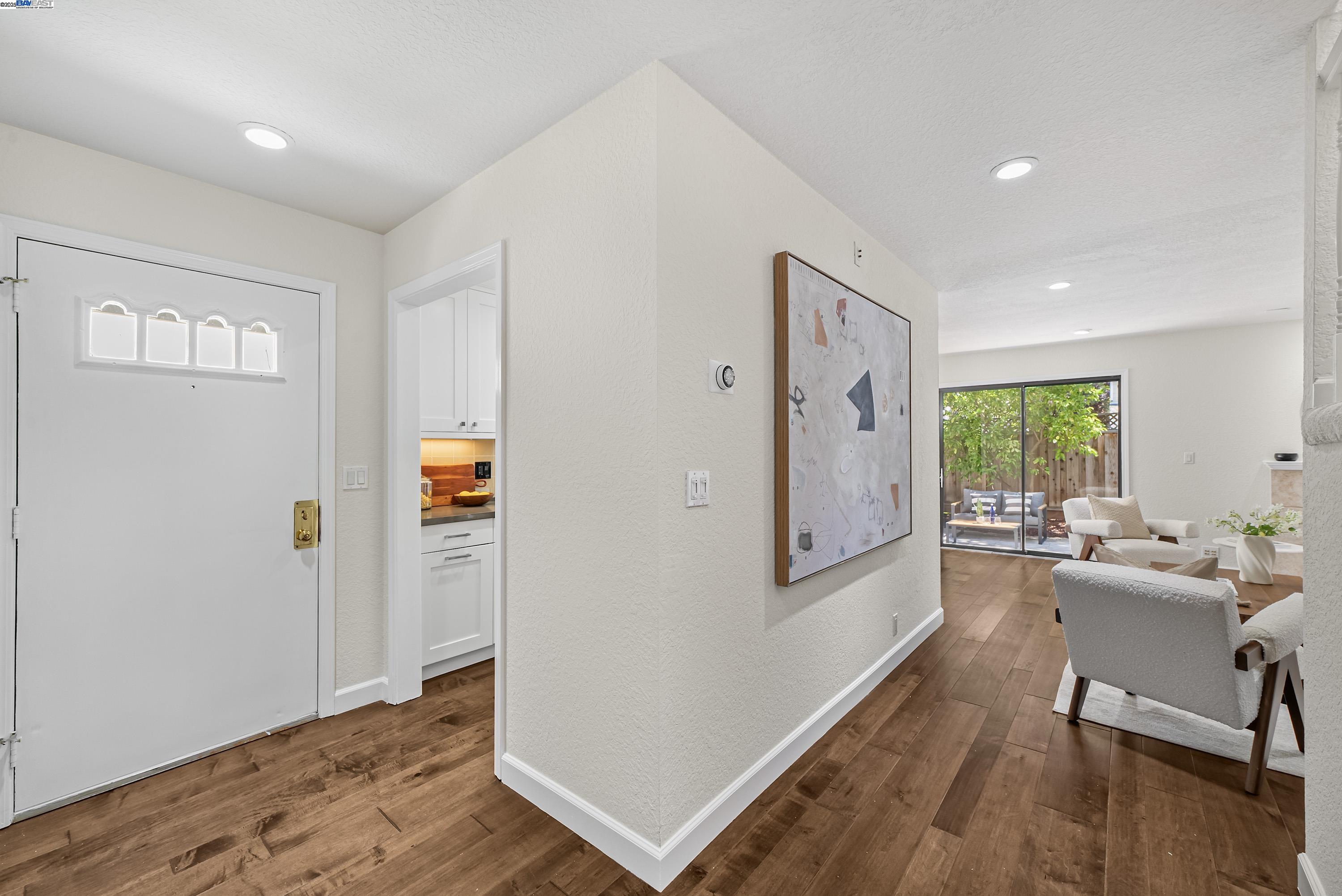 Detail Gallery Image 9 of 39 For 163 Gladys Ave, Mountain View,  CA 94043 - 2 Beds | 2/1 Baths