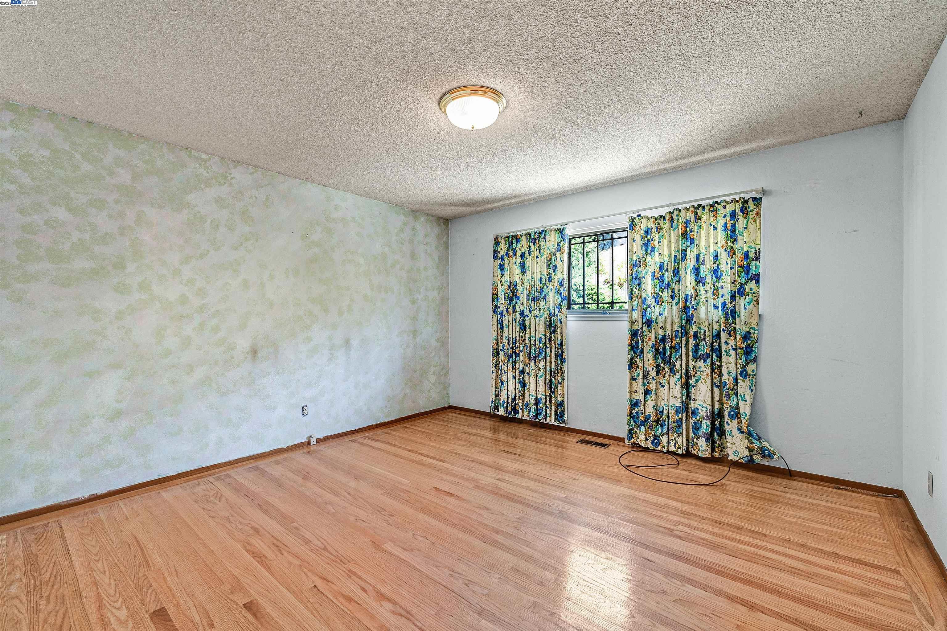 16504 Page St, San Leandro, California 94578, 3 Bedrooms Bedrooms, 7 Rooms Rooms,2 BathroomsBathrooms,Residential,For Sale,16504 Page St,41105830