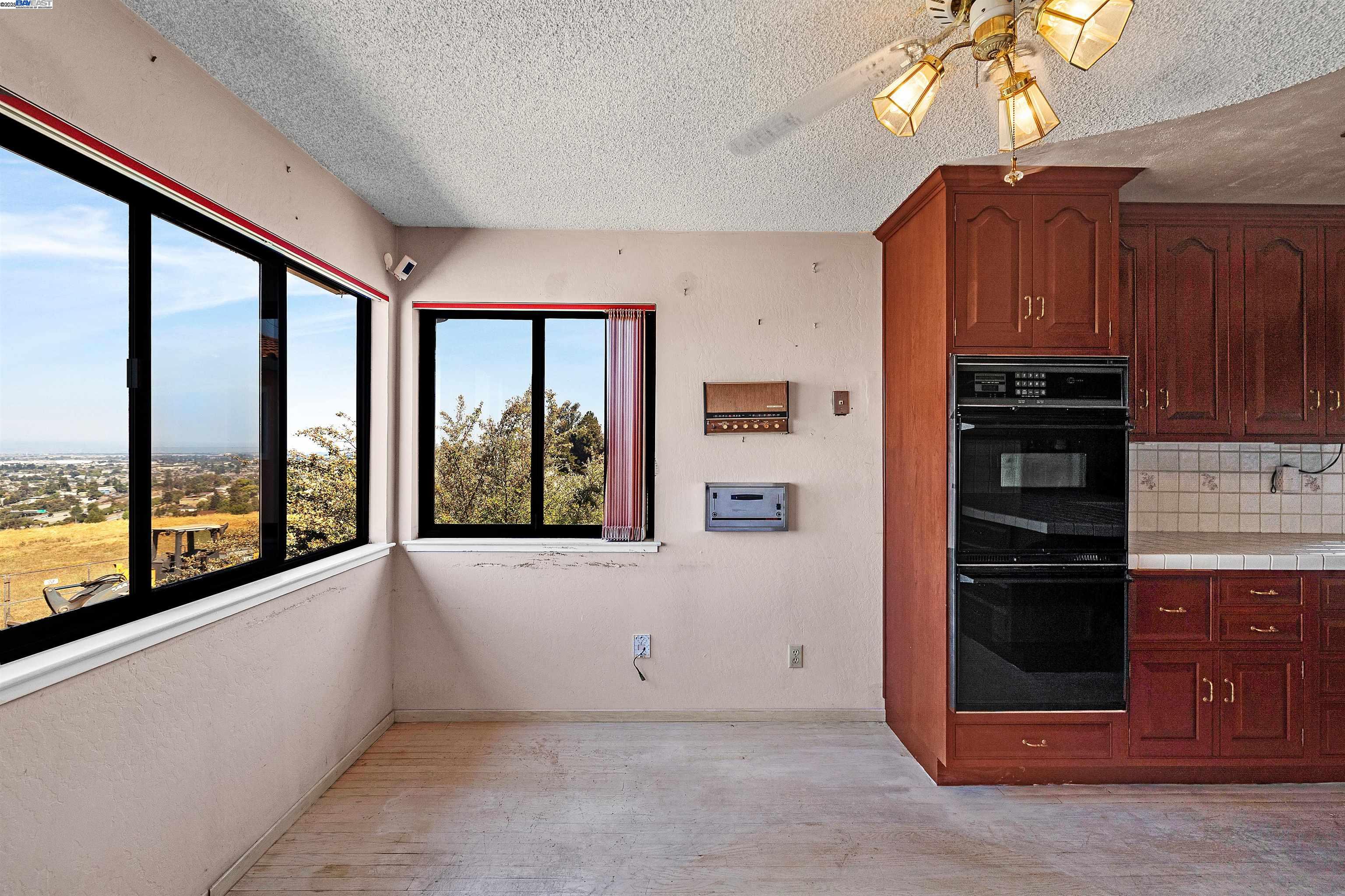16504 Page St, San Leandro, California 94578, 3 Bedrooms Bedrooms, 7 Rooms Rooms,2 BathroomsBathrooms,Residential,For Sale,16504 Page St,41105830