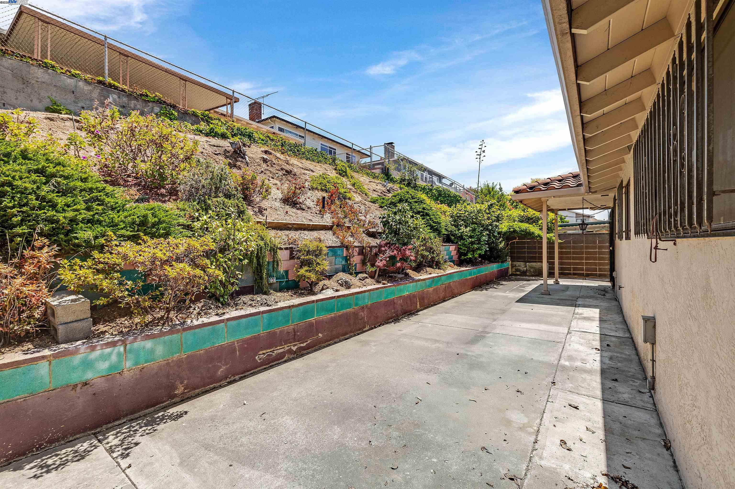 16504 Page St, San Leandro, California 94578, 3 Bedrooms Bedrooms, 7 Rooms Rooms,2 BathroomsBathrooms,Residential,For Sale,16504 Page St,41105830