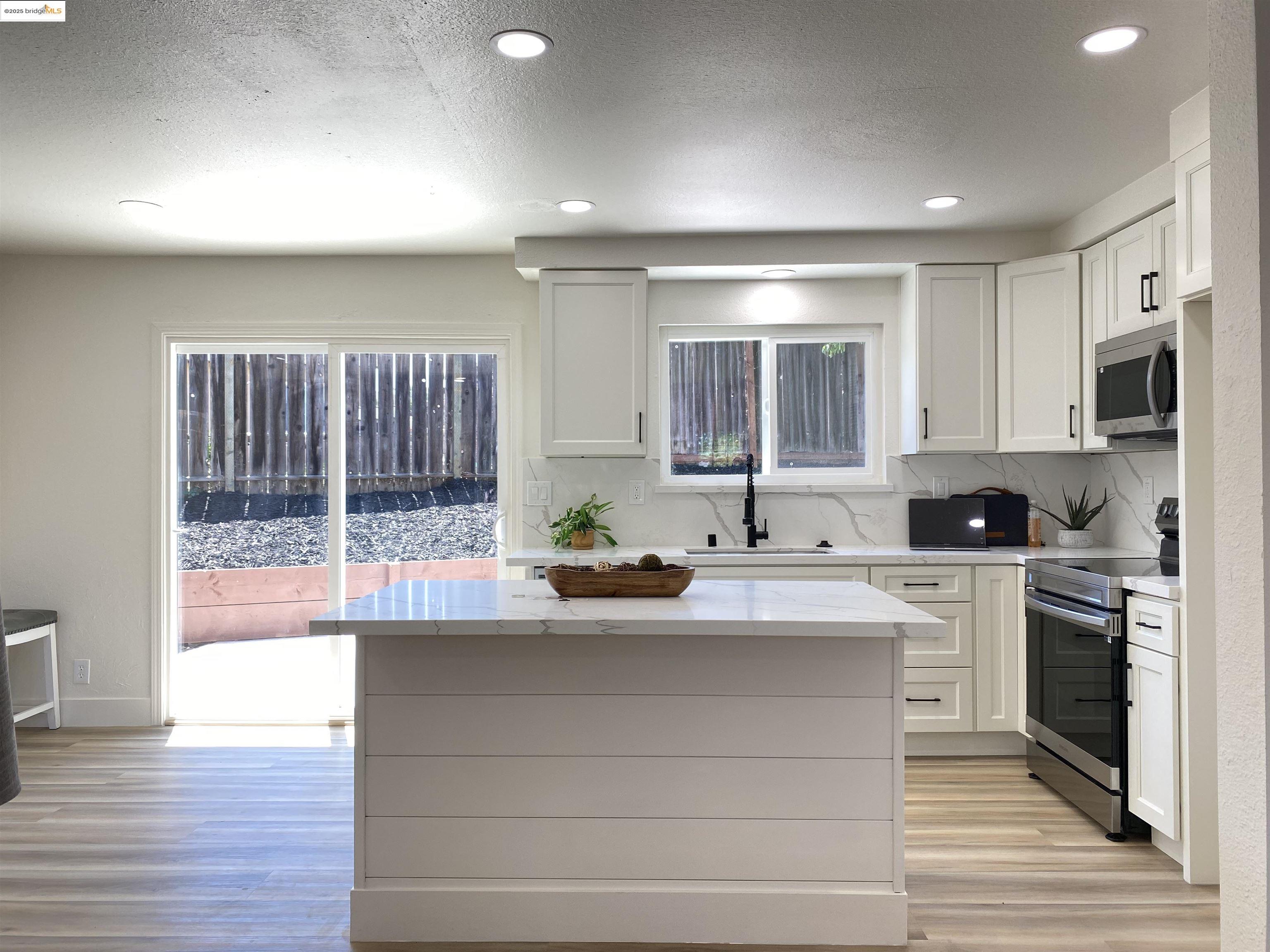 5 Dolphin Dr, Pittsburg, California 94565, 3 Bedrooms Bedrooms, 6 Rooms Rooms,2 BathroomsBathrooms,Residential,For Sale,5 Dolphin Dr,41105831