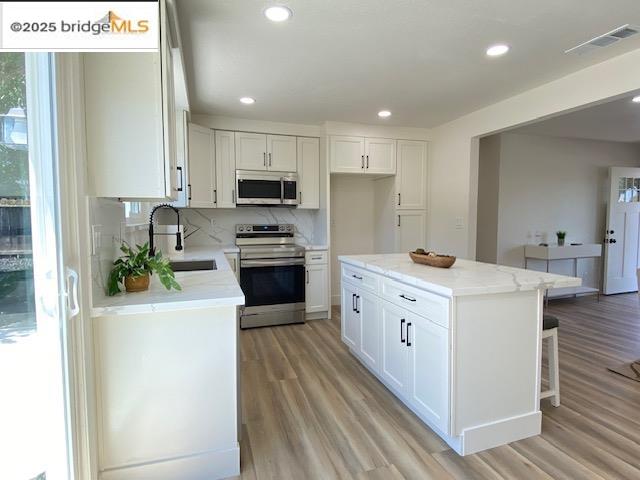 5 Dolphin Dr, Pittsburg, California 94565, 3 Bedrooms Bedrooms, 6 Rooms Rooms,2 BathroomsBathrooms,Residential,For Sale,5 Dolphin Dr,41105831