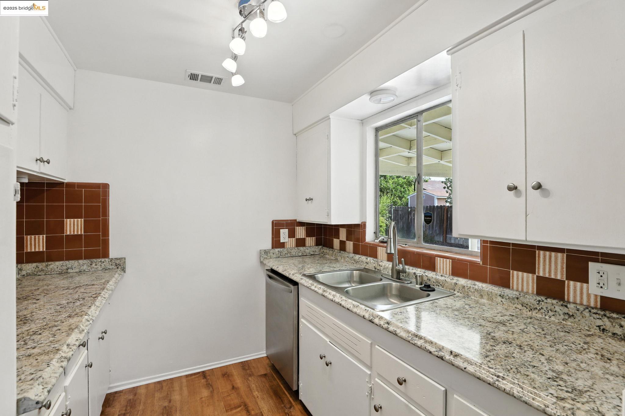 6725 Austin Way, Sacramento, California 95823, 3 Bedrooms Bedrooms, 6 Rooms Rooms,2 BathroomsBathrooms,Residential,For Sale,6725 Austin Way,41105832