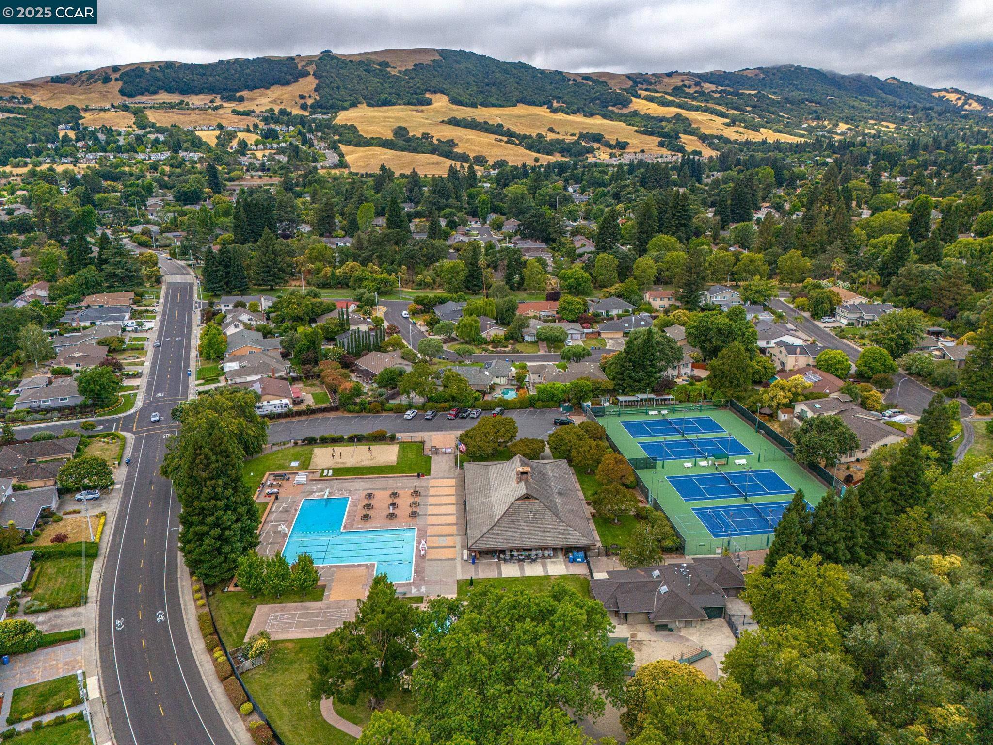 155 Saint Vincent Ct, Danville, California 94526, 4 Bedrooms Bedrooms, 10 Rooms Rooms,2 BathroomsBathrooms,Residential,For Sale,155 Saint Vincent Ct,41105835