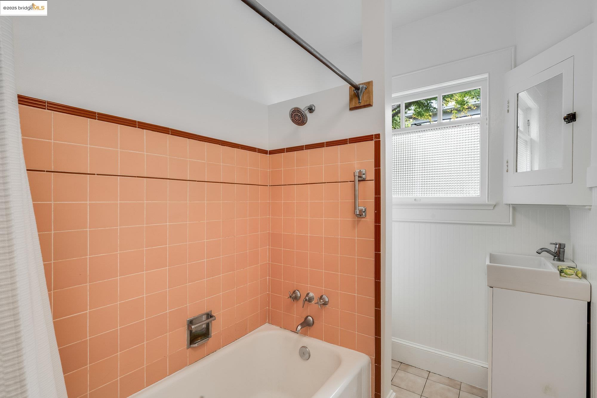 839 Mendocino Ave, Berkeley, California 94707, 3 Bedrooms Bedrooms, 8 Rooms Rooms,2 BathroomsBathrooms,Residential,For Sale,839 Mendocino Ave,41105837