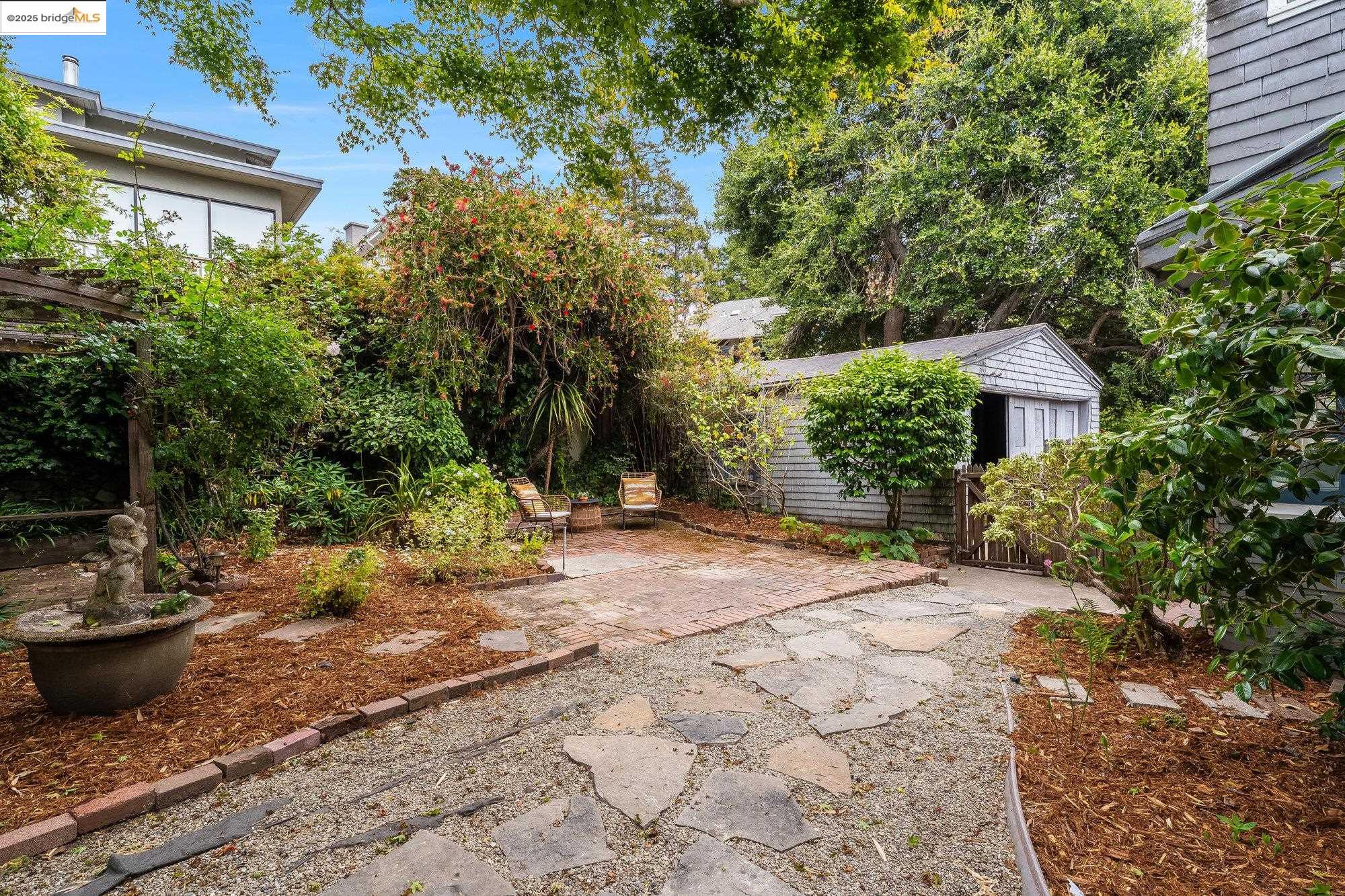 839 Mendocino Ave, Berkeley, California 94707, 3 Bedrooms Bedrooms, 8 Rooms Rooms,2 BathroomsBathrooms,Residential,For Sale,839 Mendocino Ave,41105837