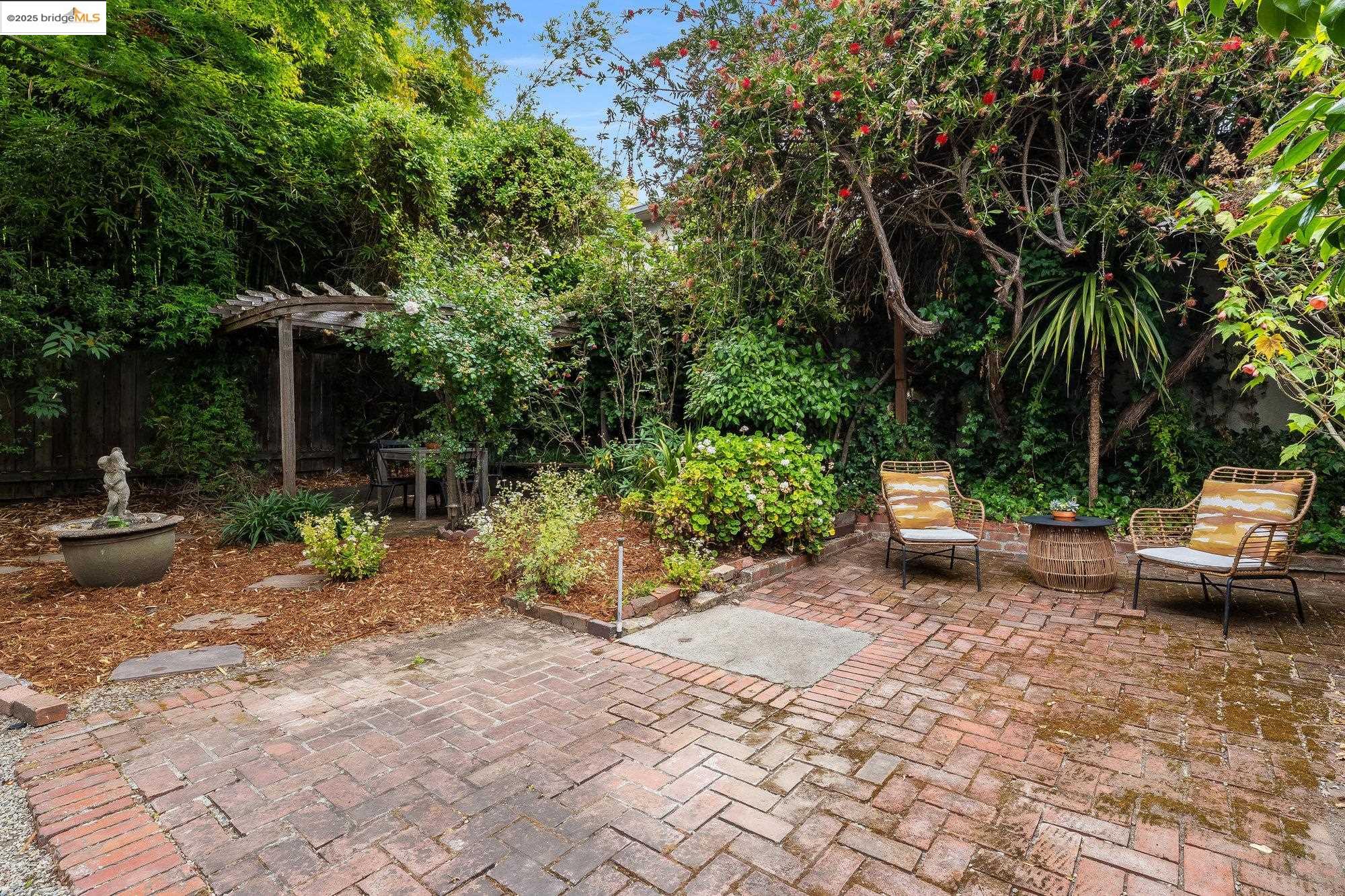 839 Mendocino Ave, Berkeley, California 94707, 3 Bedrooms Bedrooms, 8 Rooms Rooms,2 BathroomsBathrooms,Residential,For Sale,839 Mendocino Ave,41105837