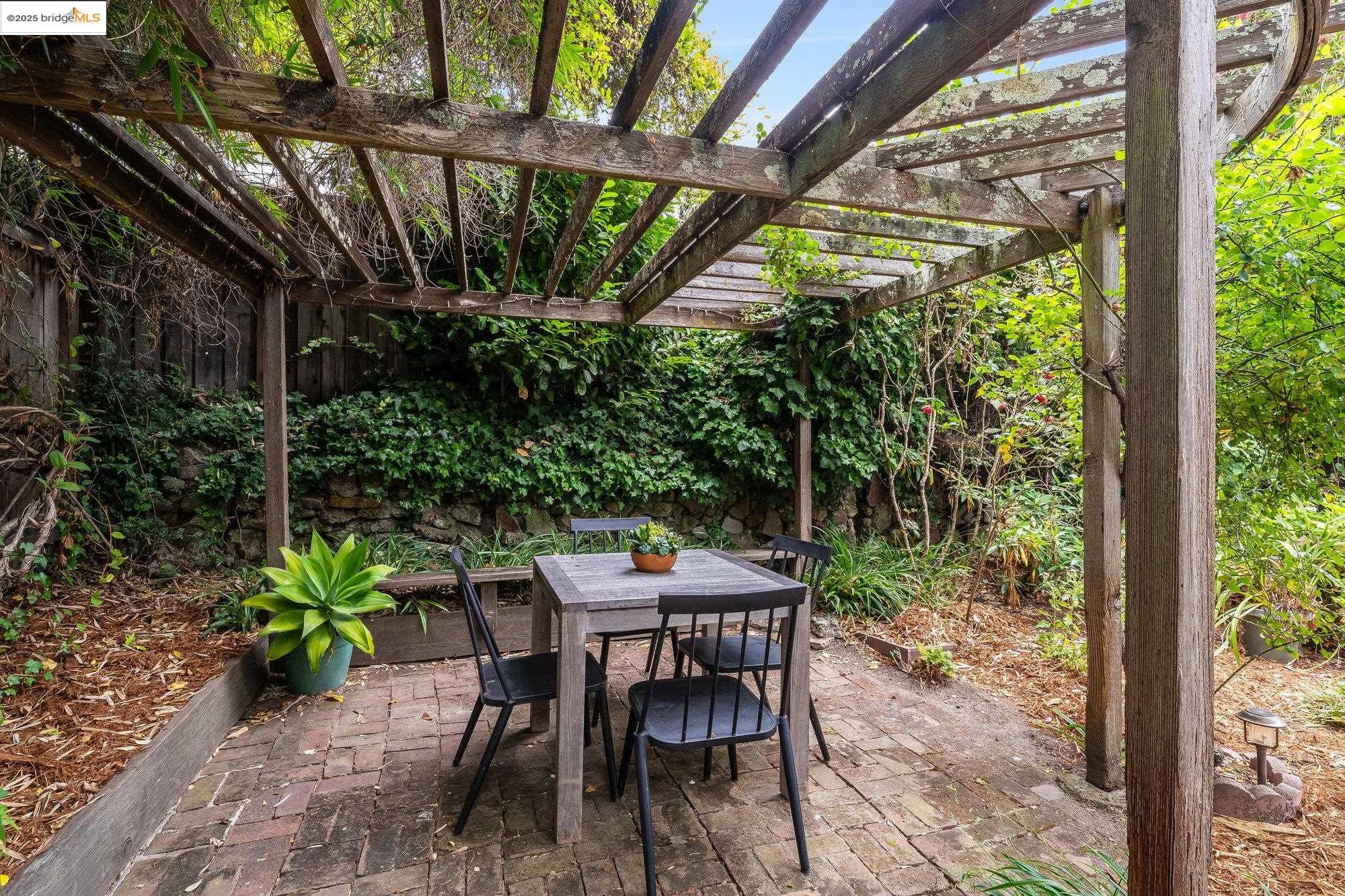 839 Mendocino Ave, Berkeley, California 94707, 3 Bedrooms Bedrooms, 8 Rooms Rooms,2 BathroomsBathrooms,Residential,For Sale,839 Mendocino Ave,41105837