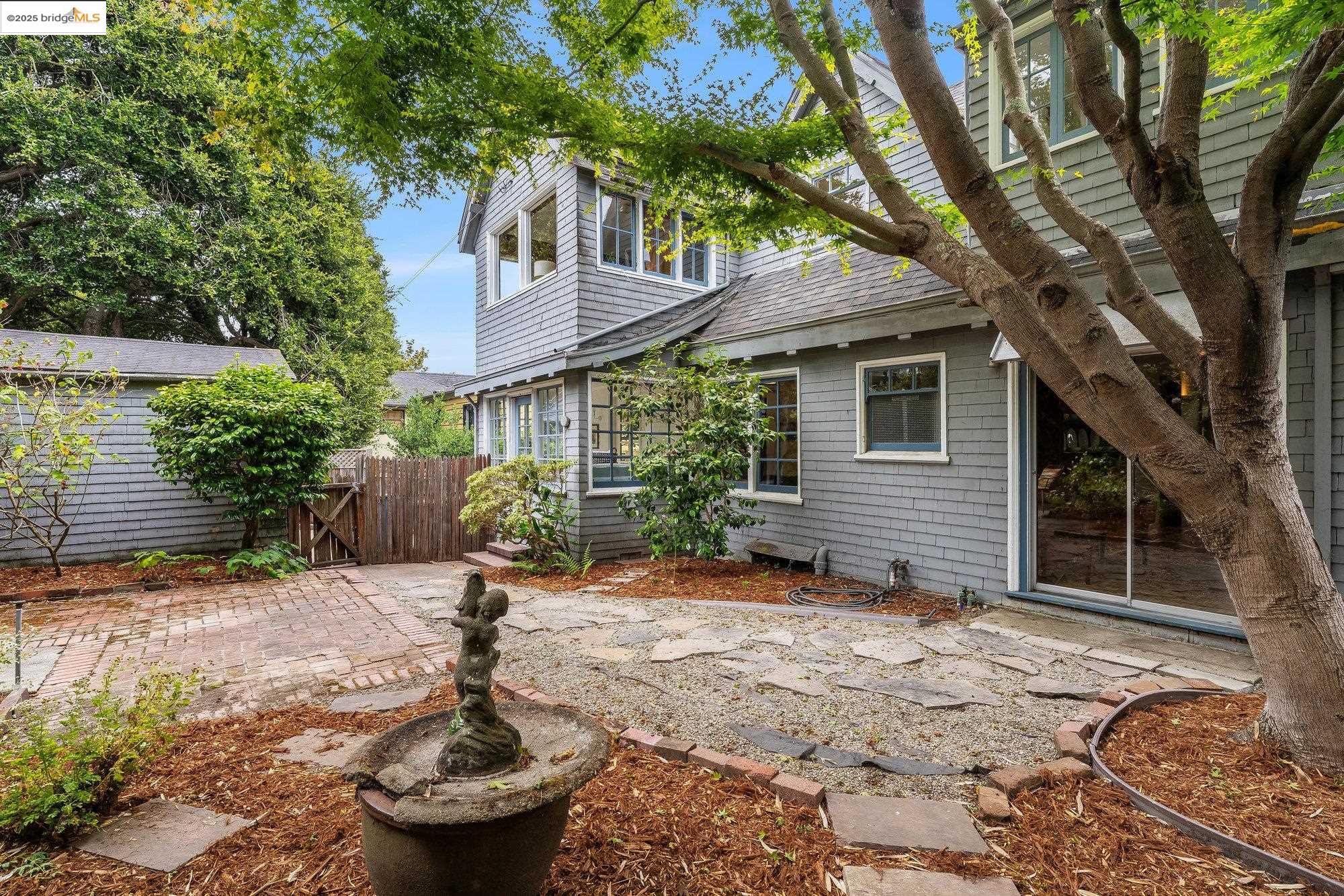839 Mendocino Ave, Berkeley, California 94707, 3 Bedrooms Bedrooms, 8 Rooms Rooms,2 BathroomsBathrooms,Residential,For Sale,839 Mendocino Ave,41105837
