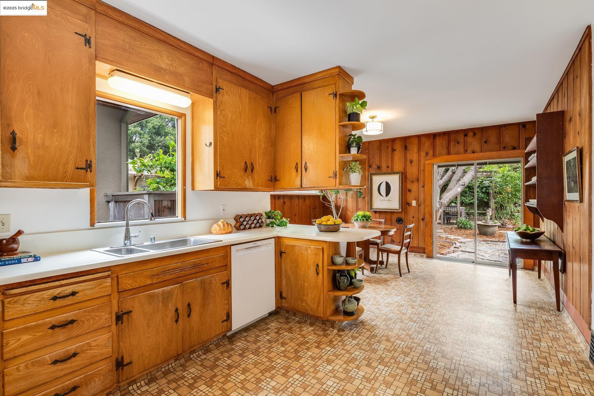 839 Mendocino Ave, Berkeley, California 94707, 3 Bedrooms Bedrooms, 8 Rooms Rooms,2 BathroomsBathrooms,Residential,For Sale,839 Mendocino Ave,41105837