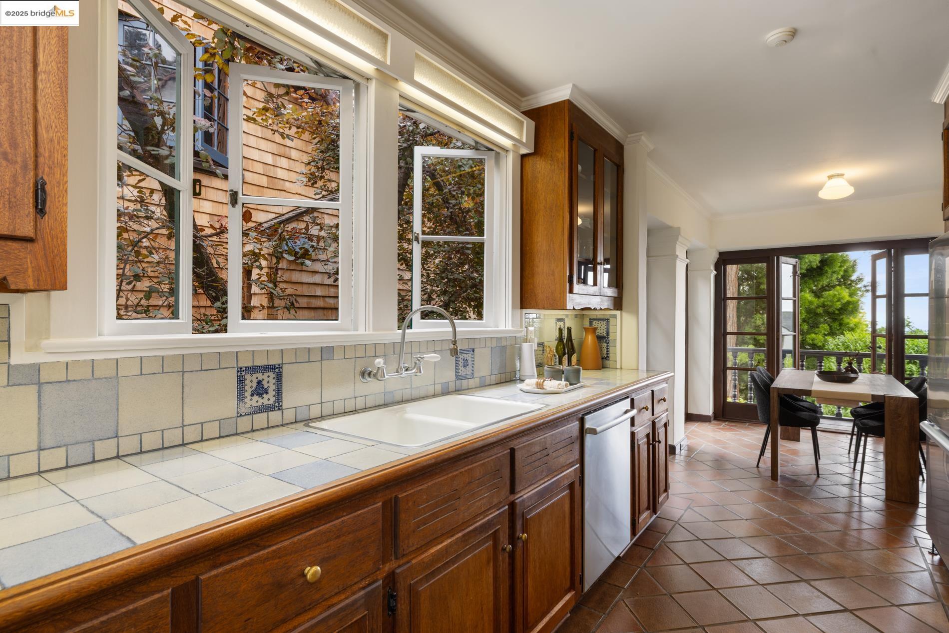 2583 Buena Vista Way, Berkeley, California 94708, 3 Bedrooms Bedrooms, 8 Rooms Rooms,2 BathroomsBathrooms,Residential,For Sale,2583 Buena Vista Way,41105839