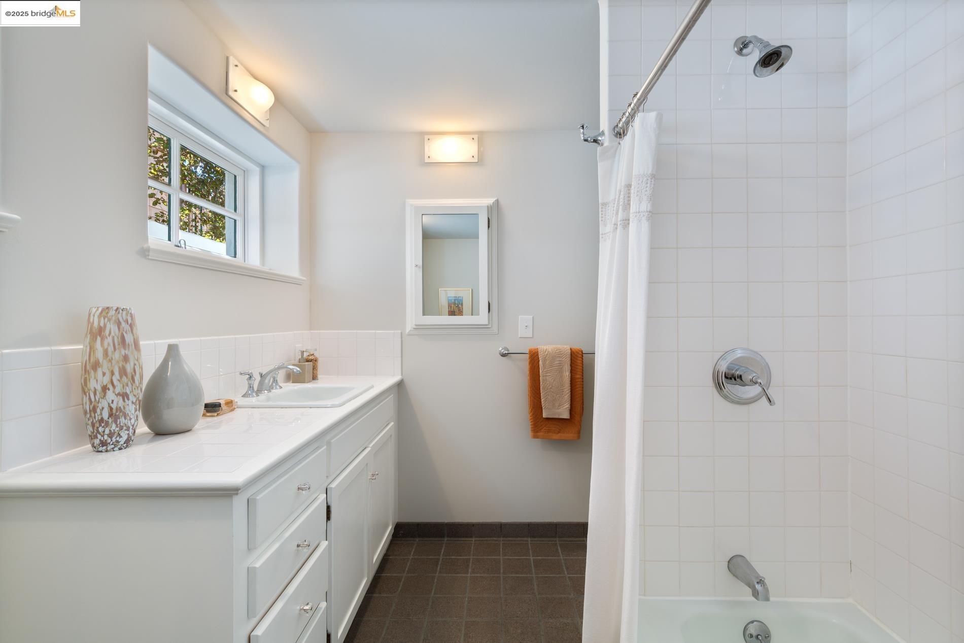 2583 Buena Vista Way, Berkeley, California 94708, 3 Bedrooms Bedrooms, 8 Rooms Rooms,2 BathroomsBathrooms,Residential,For Sale,2583 Buena Vista Way,41105839