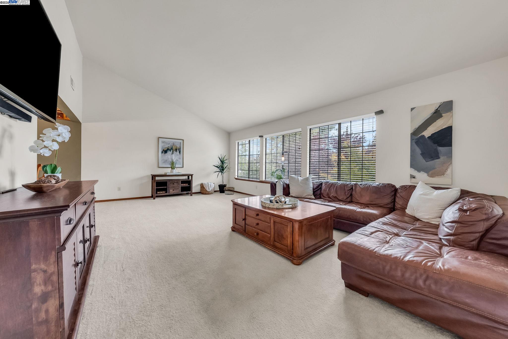 22 Cobblestone Ct, San Ramon, California 94583, 5 Bedrooms Bedrooms, 11 Rooms Rooms,3 BathroomsBathrooms,Residential,For Sale,22 Cobblestone Ct,41105840