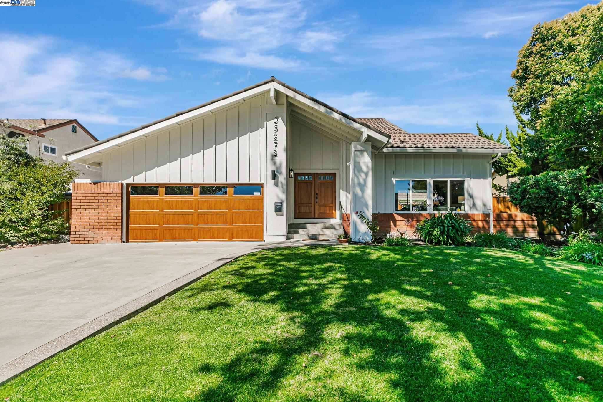Detail Gallery Image 2 of 51 For 35272 Lake Blvd, Newark,  CA 94560 - 4 Beds | 2/1 Baths