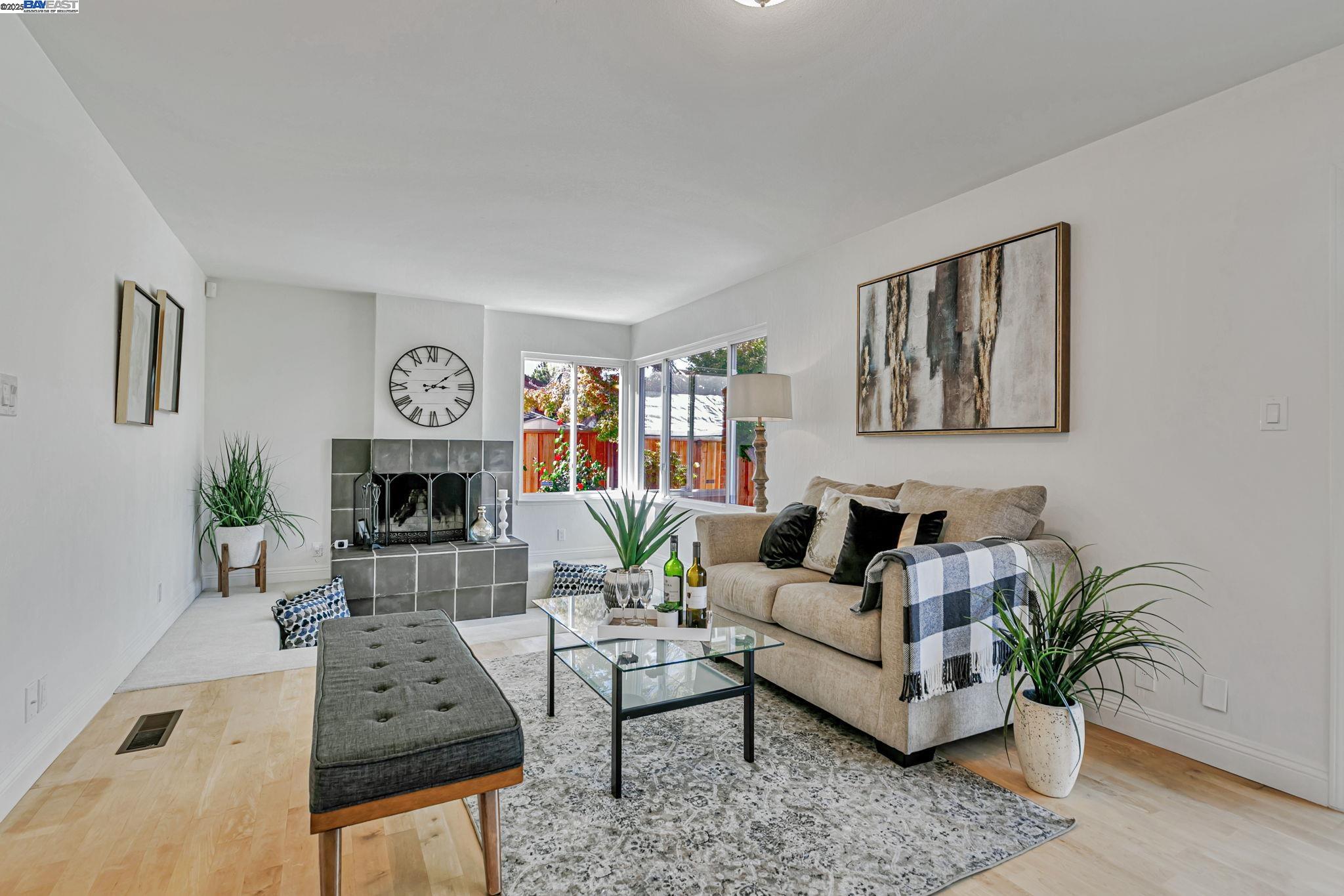 Detail Gallery Image 11 of 51 For 35272 Lake Blvd, Newark,  CA 94560 - 4 Beds | 2/1 Baths