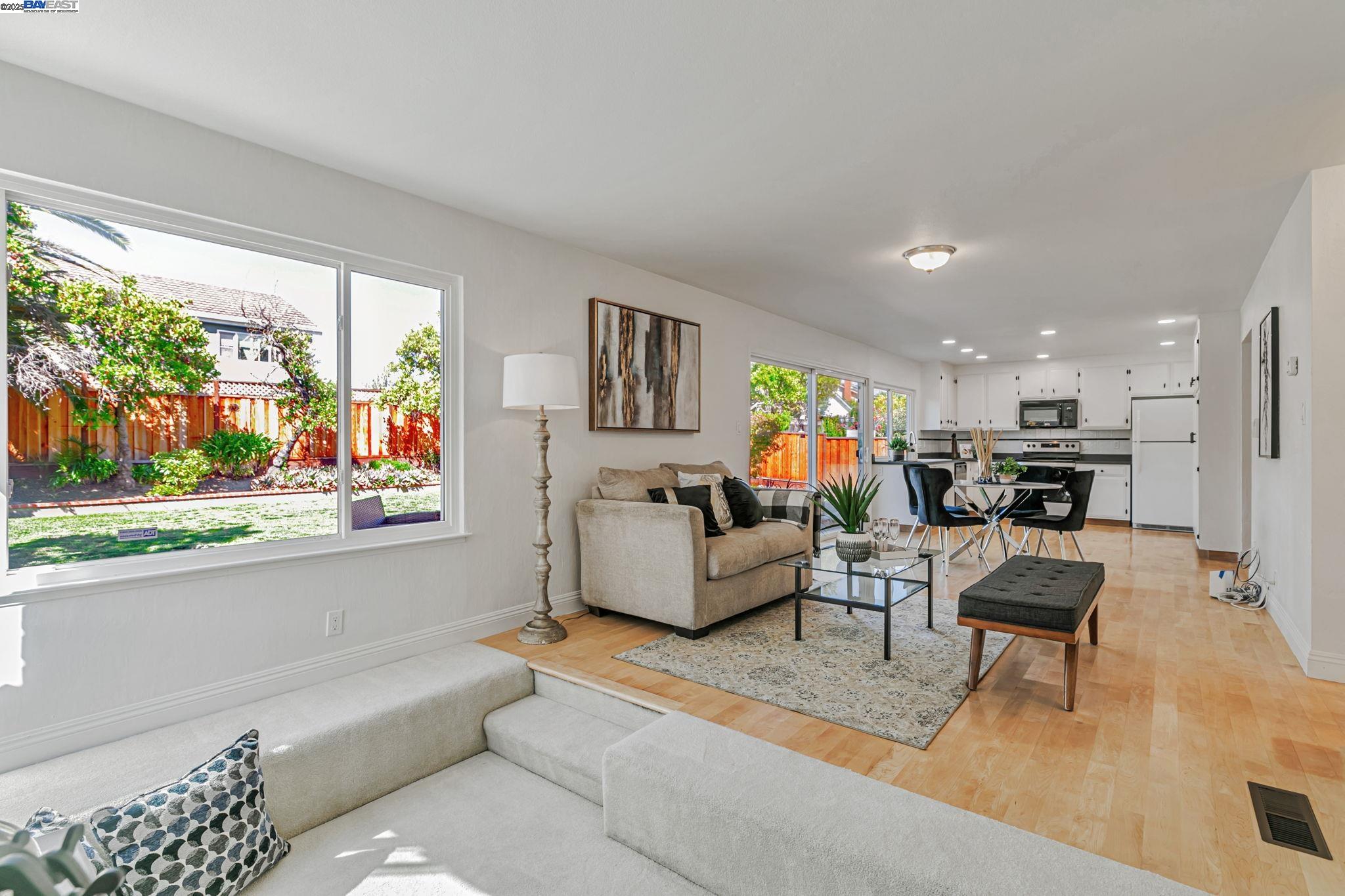 Detail Gallery Image 13 of 51 For 35272 Lake Blvd, Newark,  CA 94560 - 4 Beds | 2/1 Baths