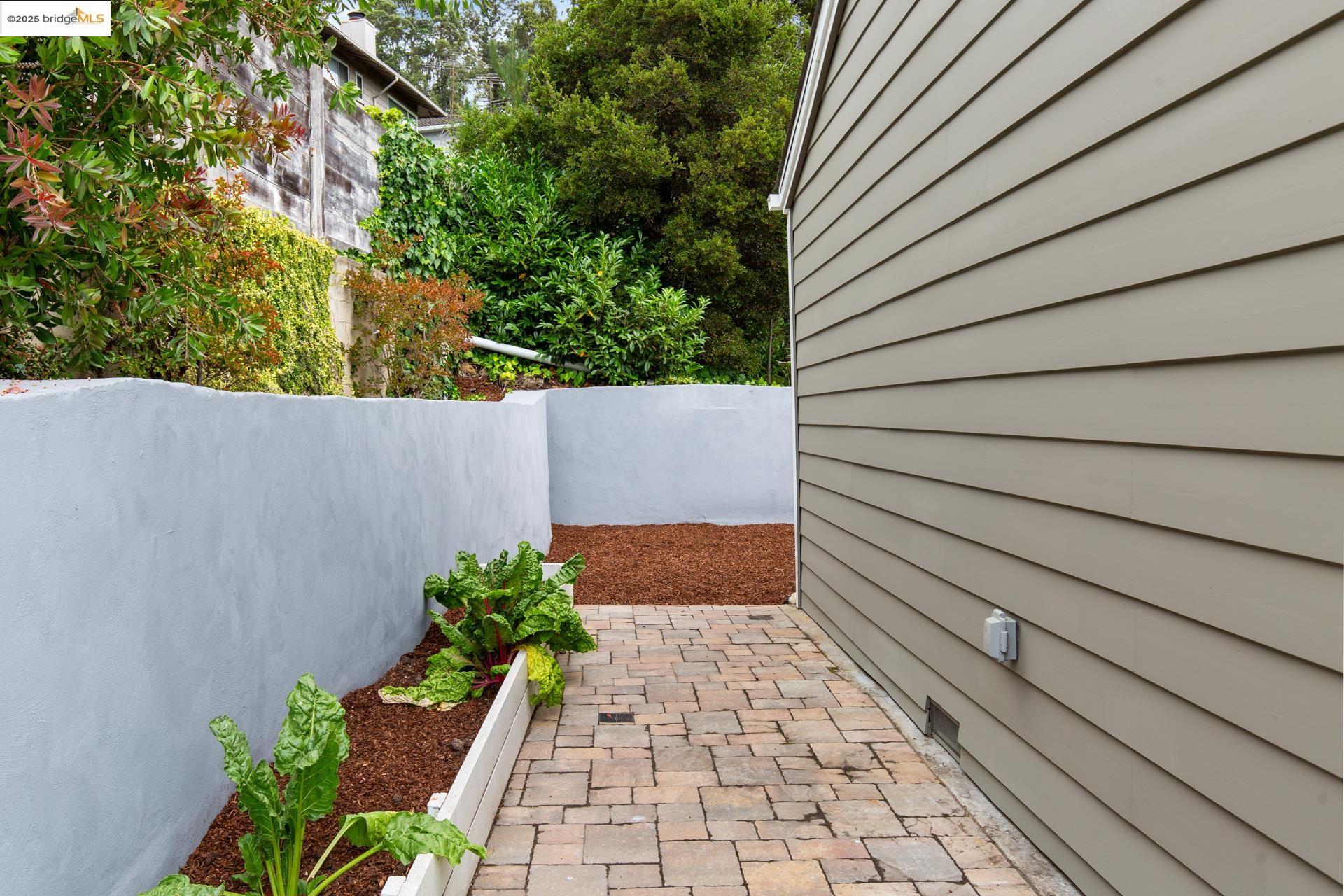 4649 Fieldbrook Rd, Oakland, California 94619, 3 Bedrooms Bedrooms, 7 Rooms Rooms,2 BathroomsBathrooms,Residential,For Sale,4649 Fieldbrook Rd,41105845