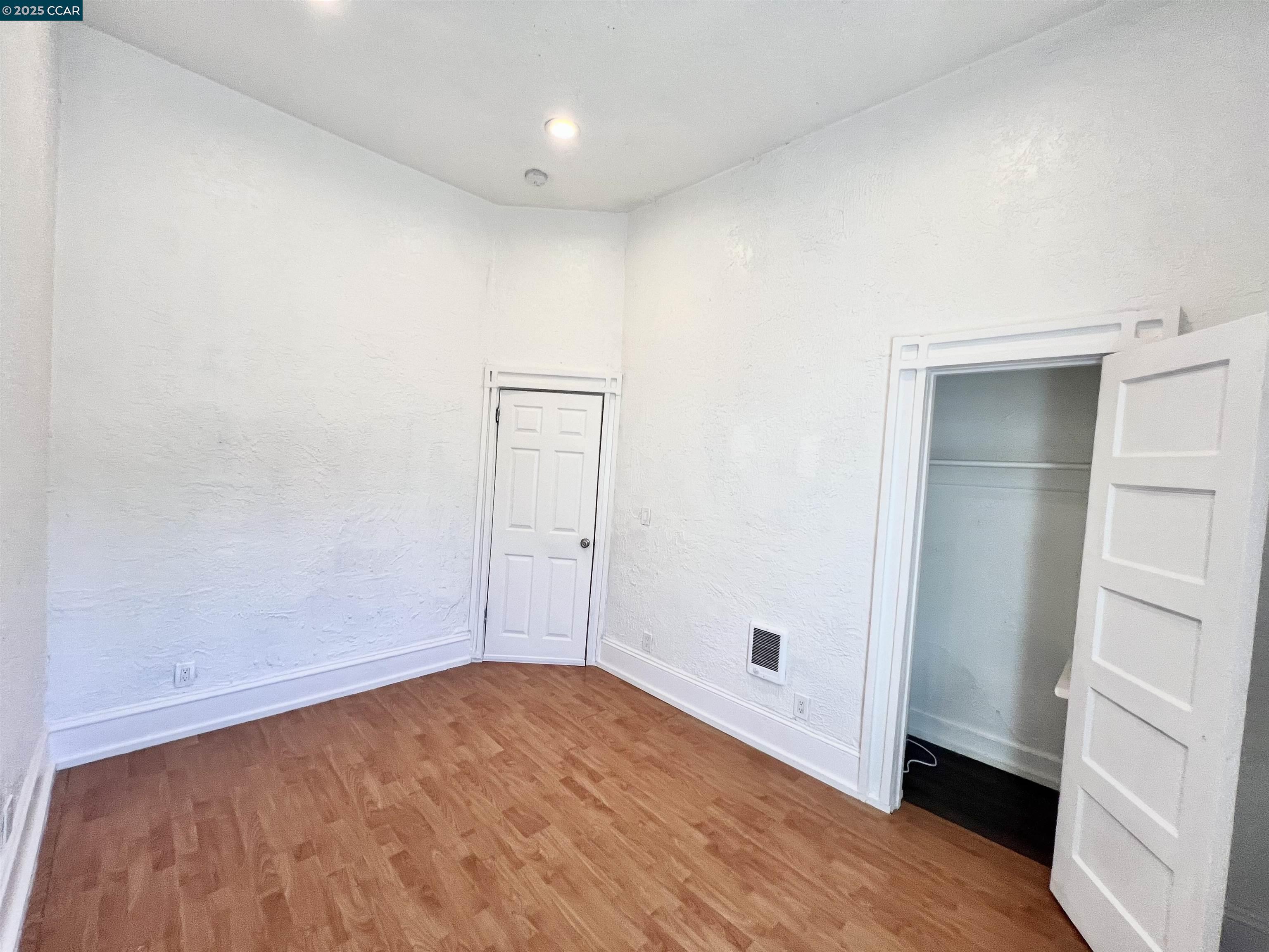 1709 Peralta St # 1709, Oakland, California 94607, 2 Bedrooms Bedrooms, 6 Rooms Rooms,1 BathroomBathrooms,Residential Lease,For Rent,1709 Peralta St # 1709,41105848