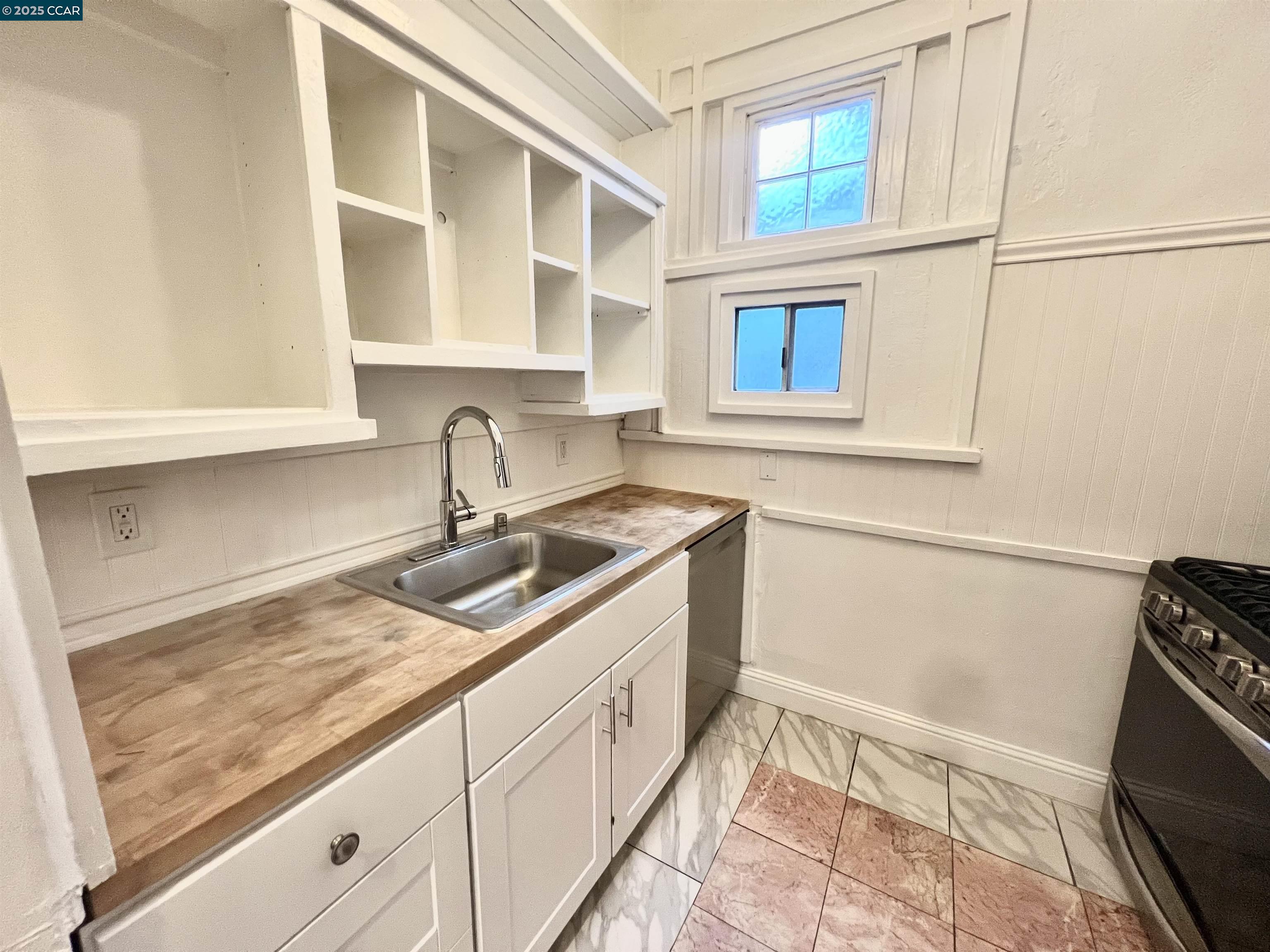 1709 Peralta St # 1709, Oakland, California 94607, 2 Bedrooms Bedrooms, 6 Rooms Rooms,1 BathroomBathrooms,Residential Lease,For Rent,1709 Peralta St # 1709,41105848