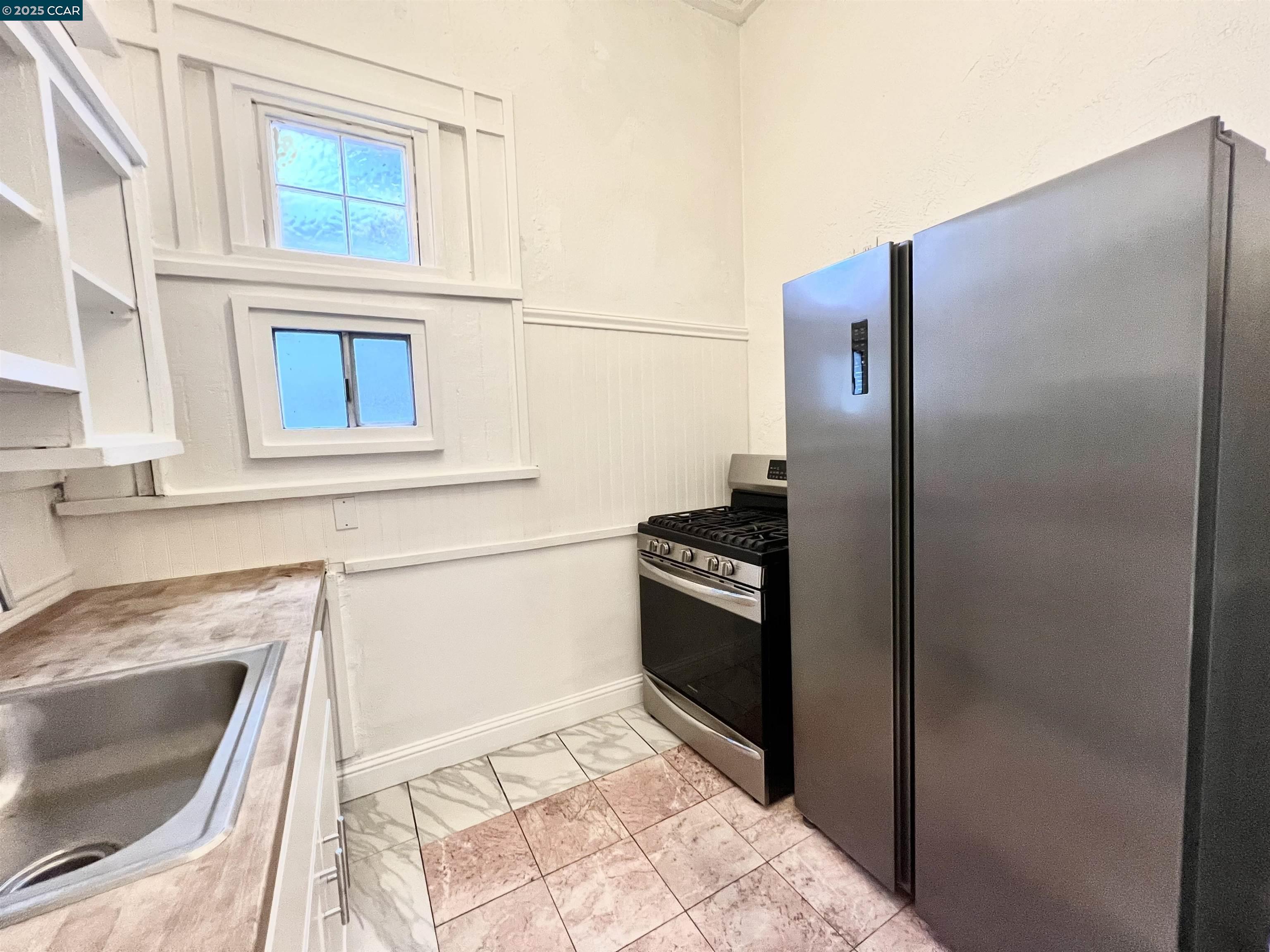 1709 Peralta St # 1709, Oakland, California 94607, 2 Bedrooms Bedrooms, 6 Rooms Rooms,1 BathroomBathrooms,Residential Lease,For Rent,1709 Peralta St # 1709,41105848
