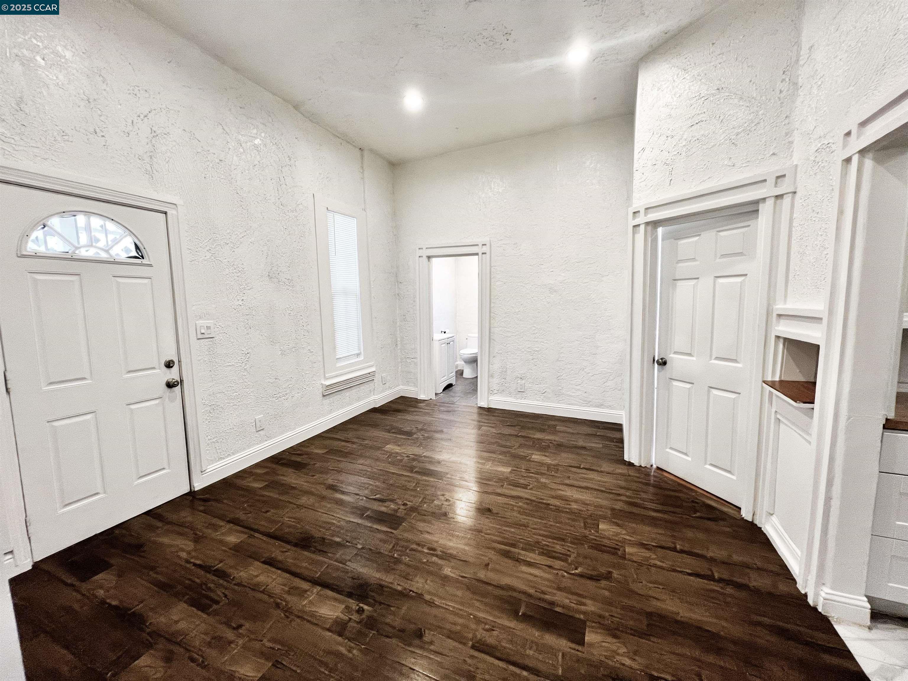1709 Peralta St # 1709, Oakland, California 94607, 2 Bedrooms Bedrooms, 6 Rooms Rooms,1 BathroomBathrooms,Residential Lease,For Rent,1709 Peralta St # 1709,41105848