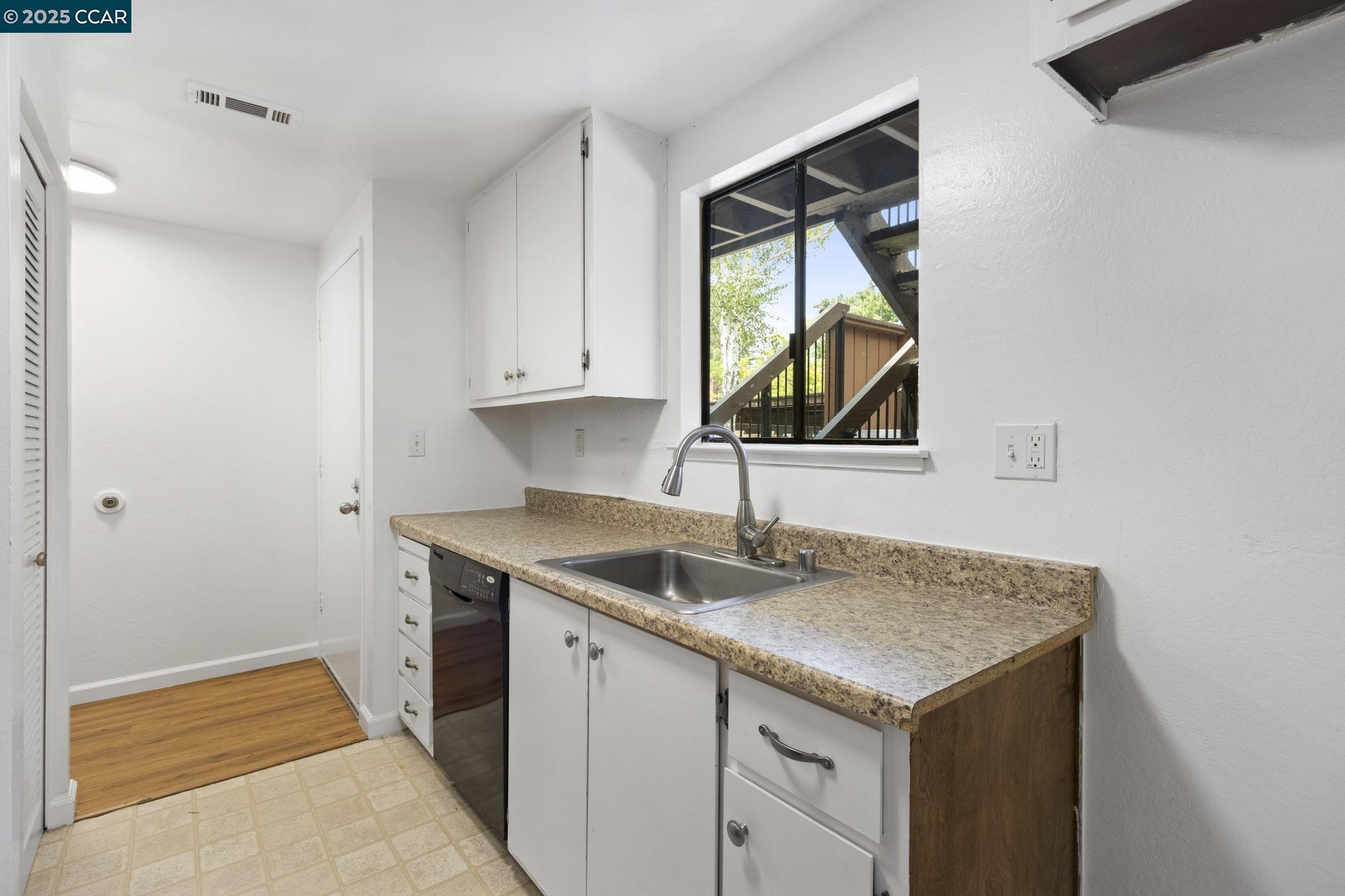 Photo #6: 41105850 Listing 