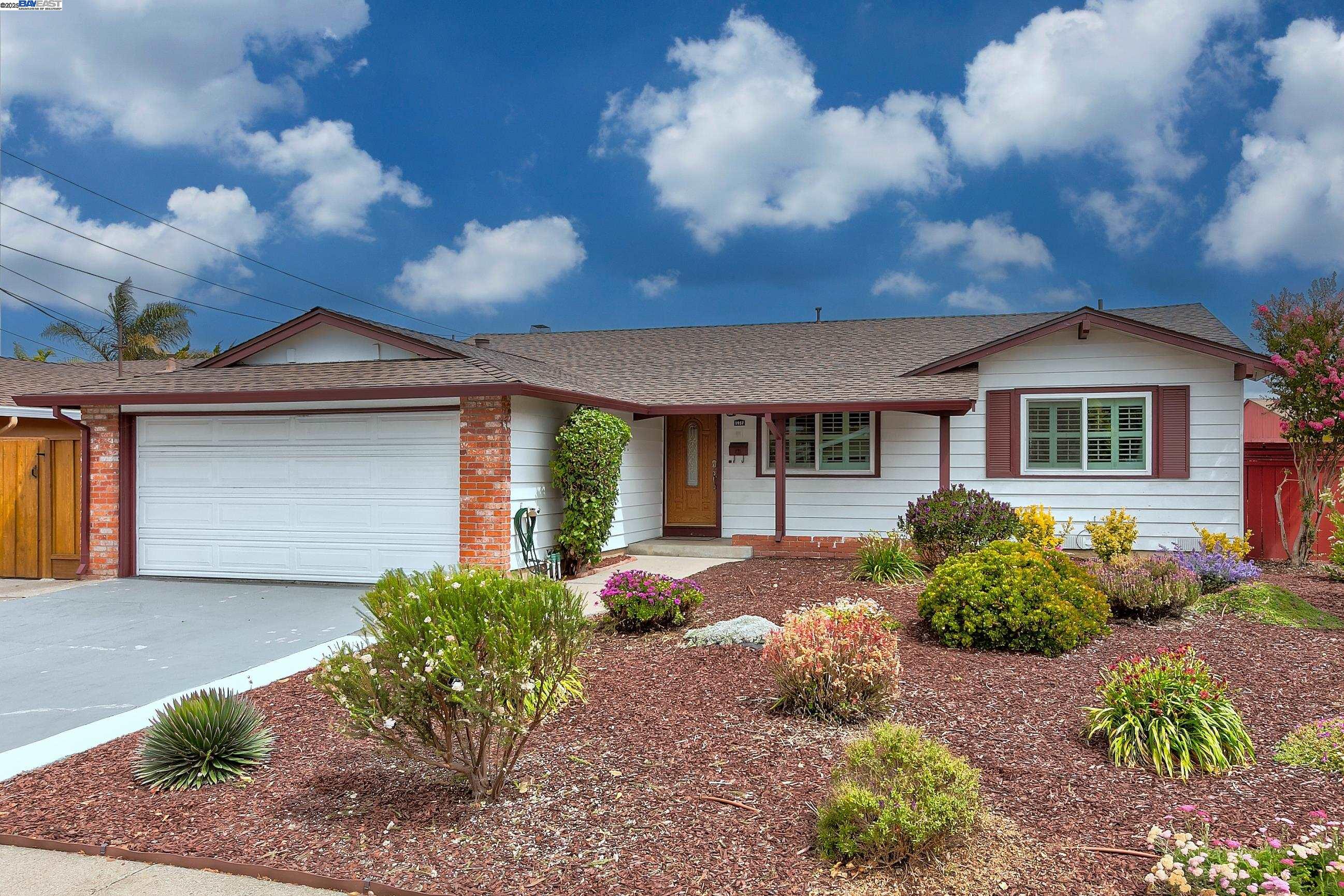 Detail Gallery Image 1 of 1 For 1957 Lilac Ave, Hayward,  CA 94545 - 4 Beds | 2 Baths