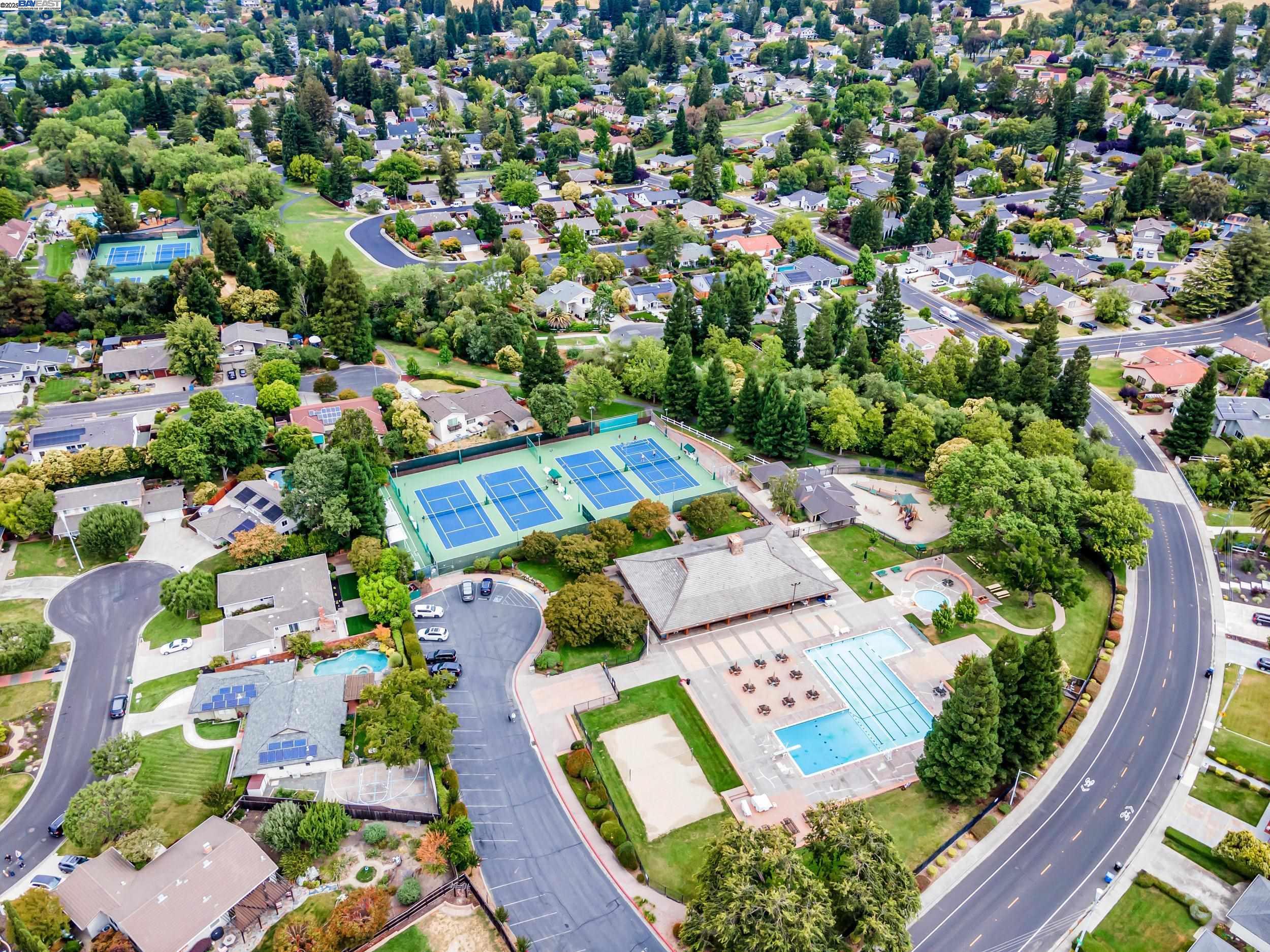 62 Saint Luke Ct, Danville, California 94526, 4 Bedrooms Bedrooms, 9 Rooms Rooms,2 BathroomsBathrooms,Residential,For Sale,62 Saint Luke Ct,41105854