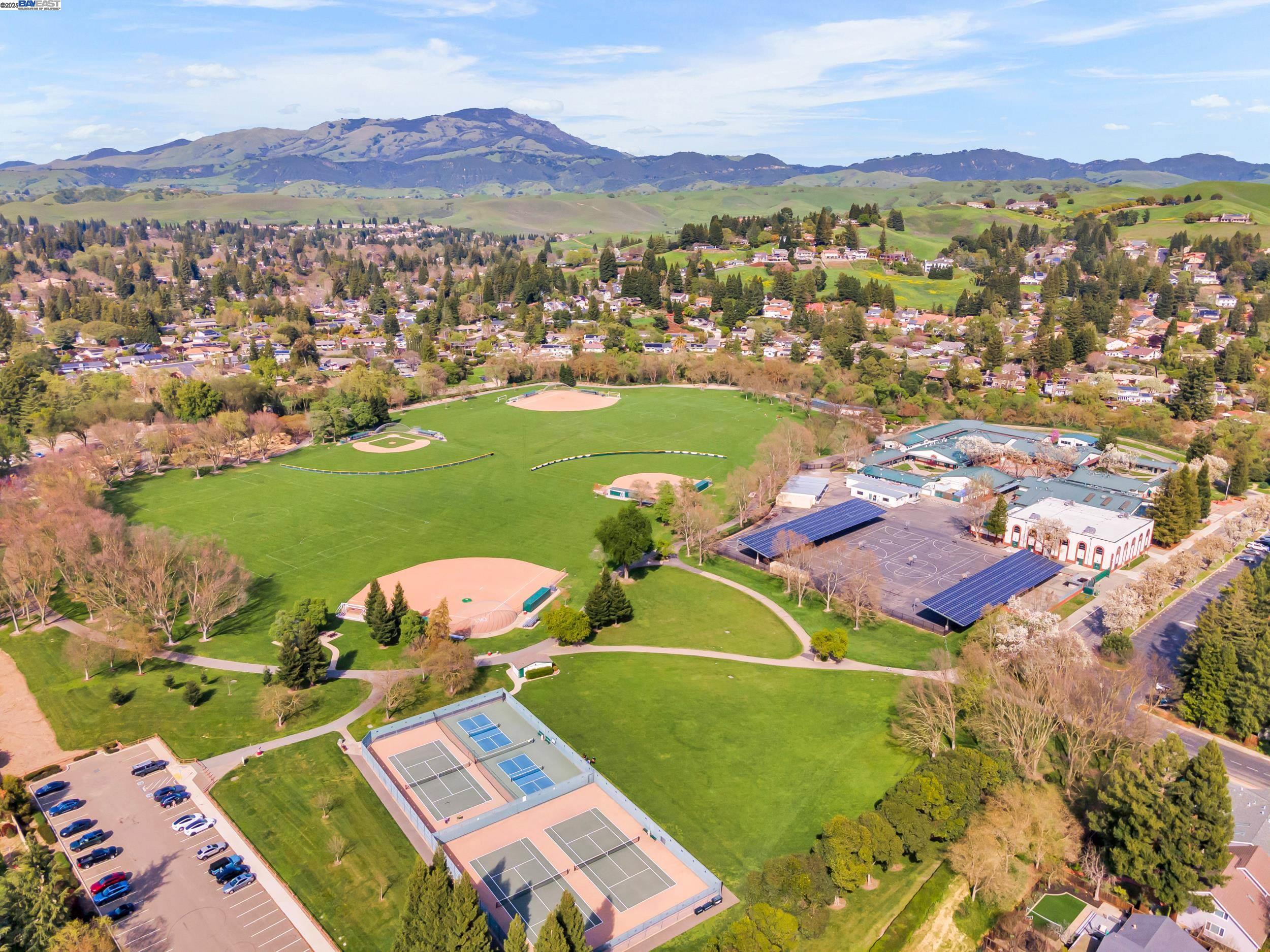 62 Saint Luke Ct, Danville, California 94526, 4 Bedrooms Bedrooms, 9 Rooms Rooms,2 BathroomsBathrooms,Residential,For Sale,62 Saint Luke Ct,41105854