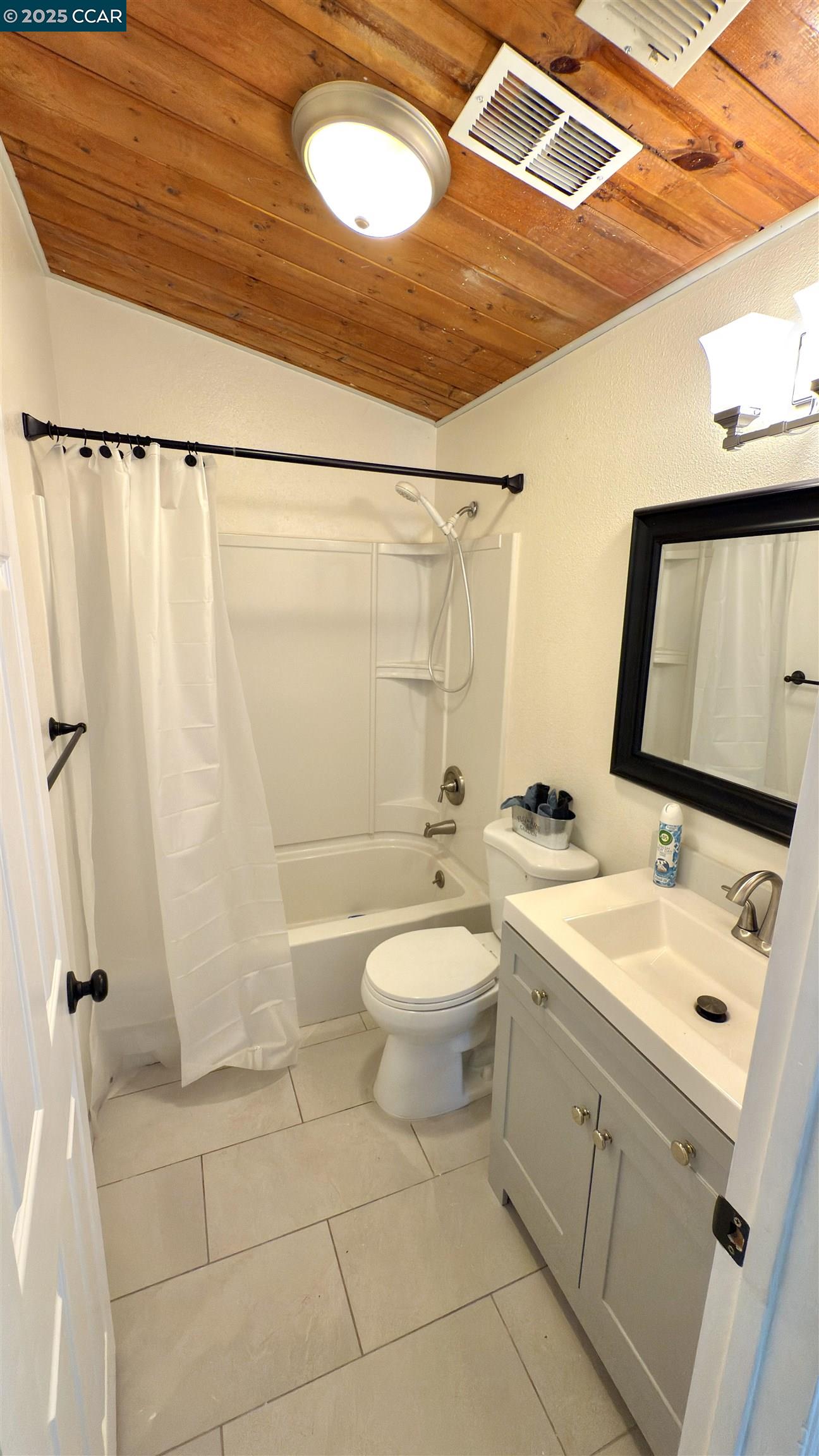 Detail Gallery Image 14 of 17 For 5935 Sunrise Ct, Lower Lake,  CA 95457 - 3 Beds | 2 Baths