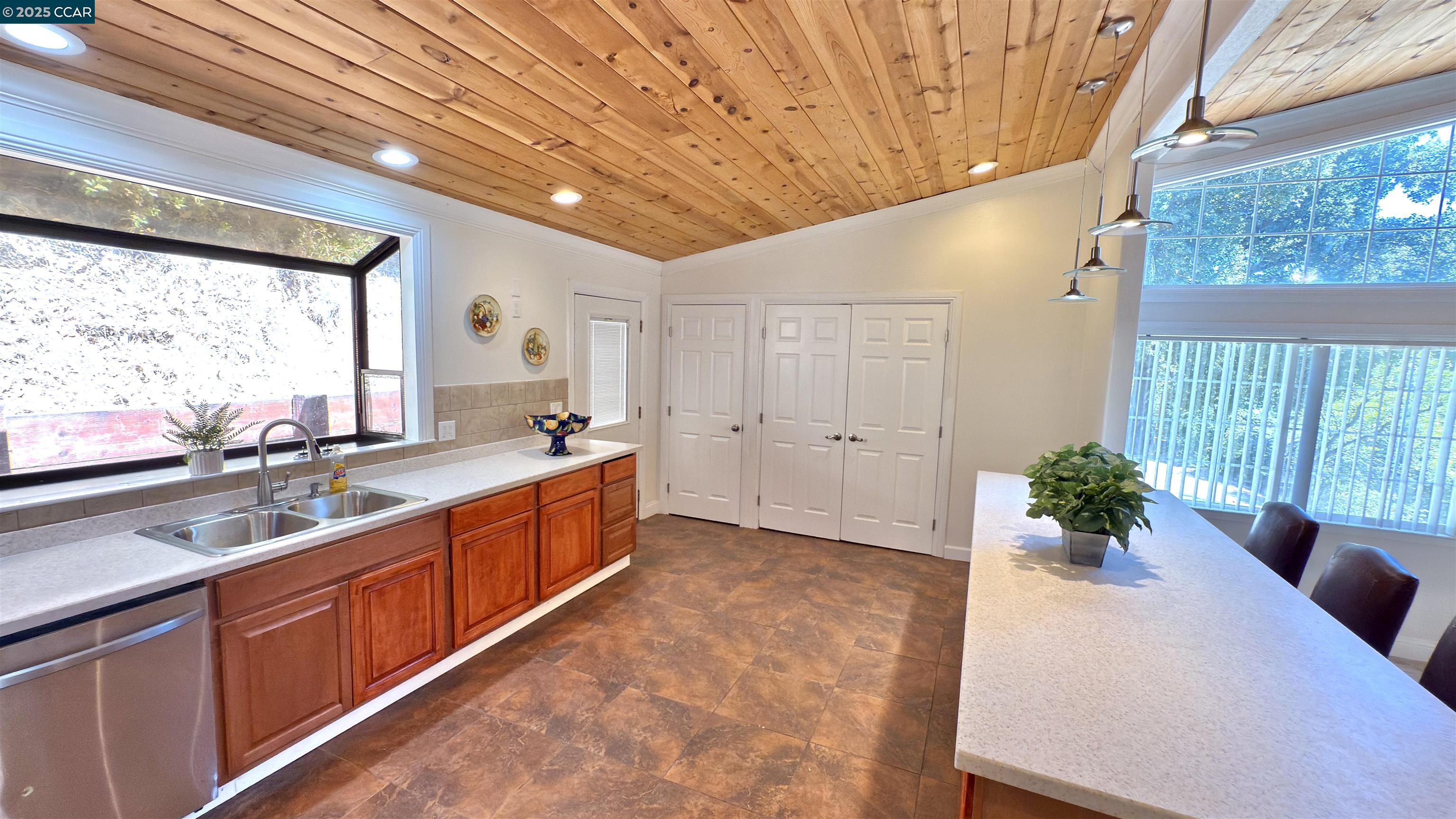 Detail Gallery Image 5 of 17 For 5935 Sunrise Ct, Lower Lake,  CA 95457 - 3 Beds | 2 Baths