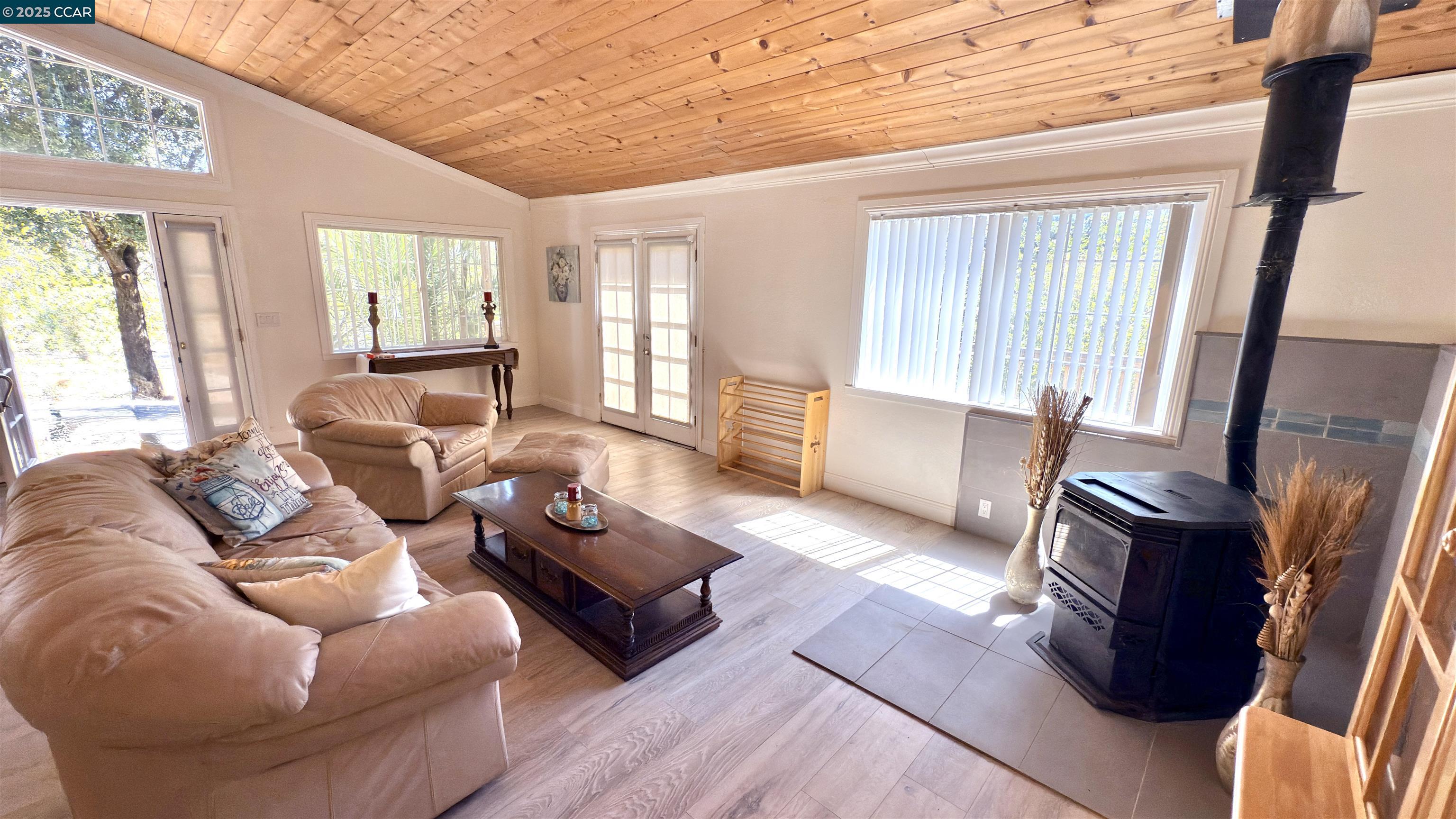 Detail Gallery Image 9 of 17 For 5935 Sunrise Ct, Lower Lake,  CA 95457 - 3 Beds | 2 Baths