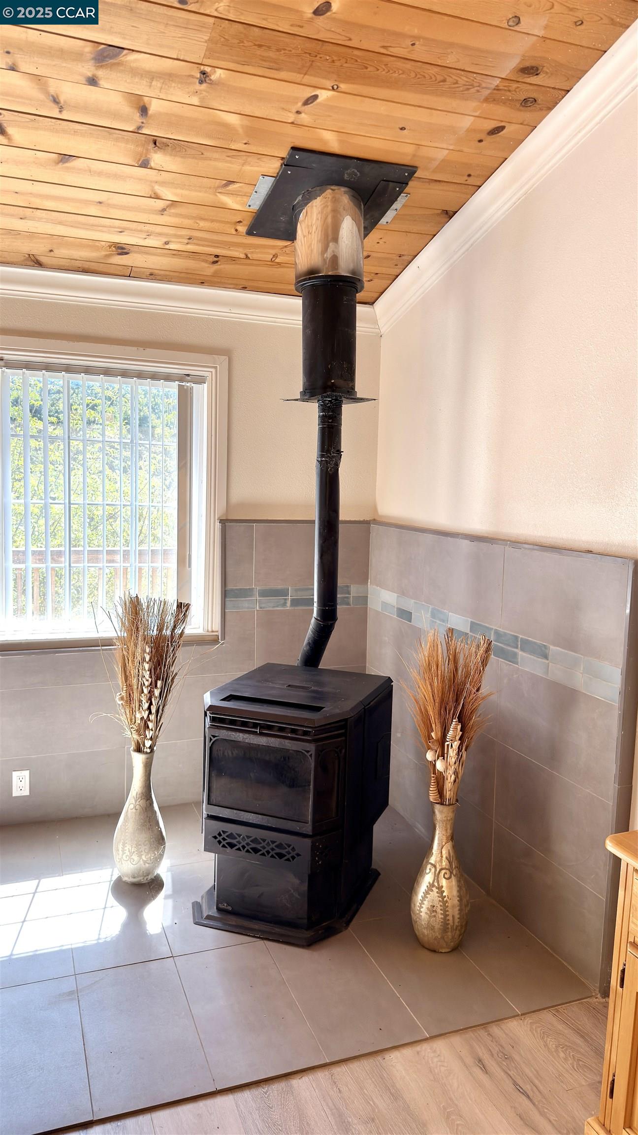 Detail Gallery Image 10 of 17 For 5935 Sunrise Ct, Lower Lake,  CA 95457 - 3 Beds | 2 Baths