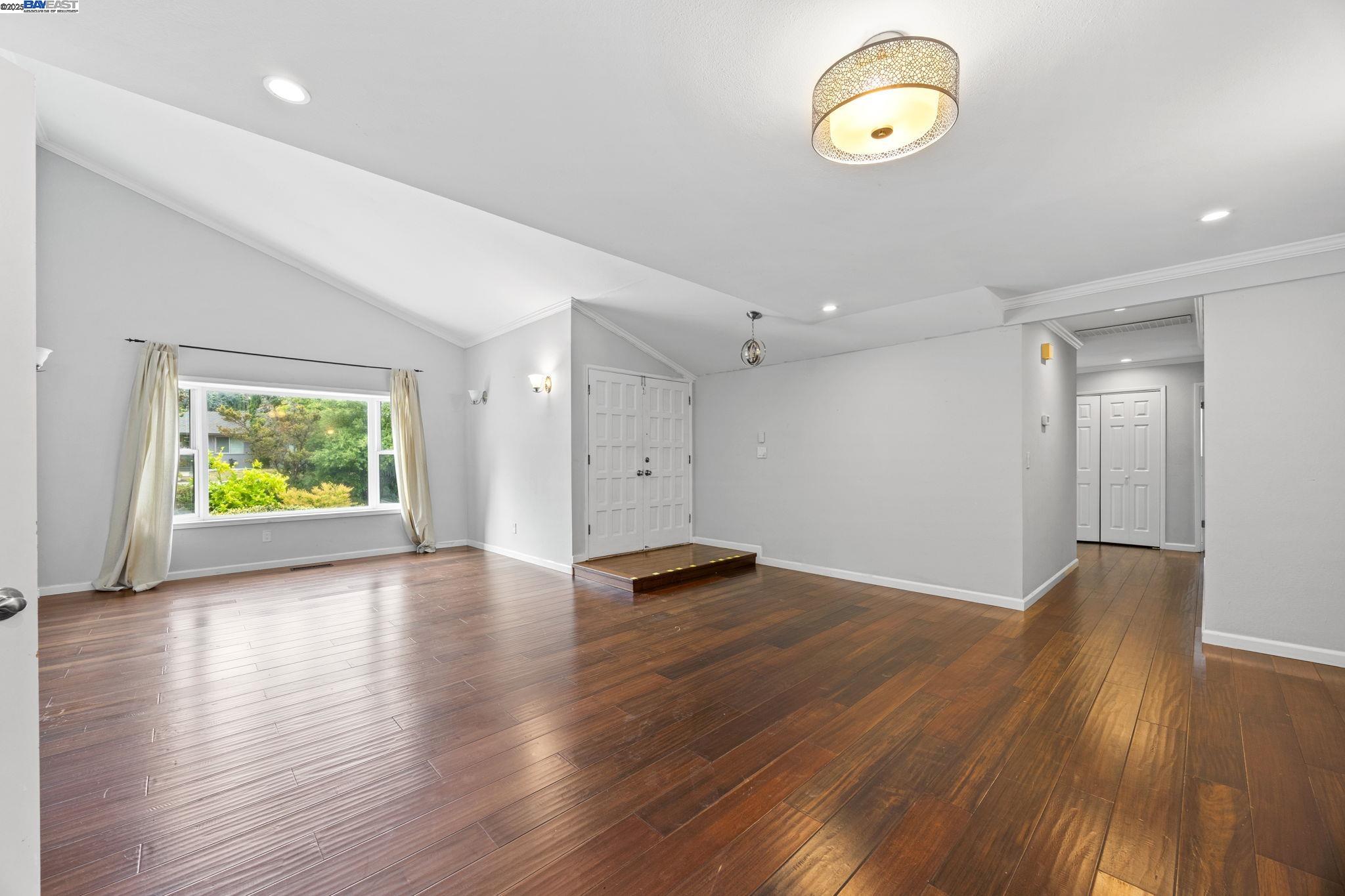 Detail Gallery Image 9 of 33 For 4321 Kingswood Dr, Concord,  CA 94518 - 4 Beds | 3 Baths
