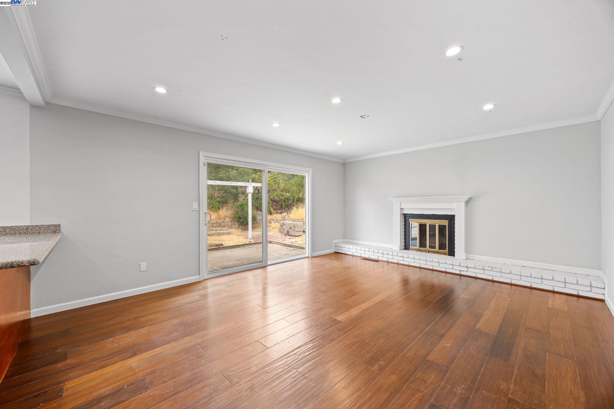 Detail Gallery Image 10 of 33 For 4321 Kingswood Dr, Concord,  CA 94518 - 4 Beds | 3 Baths