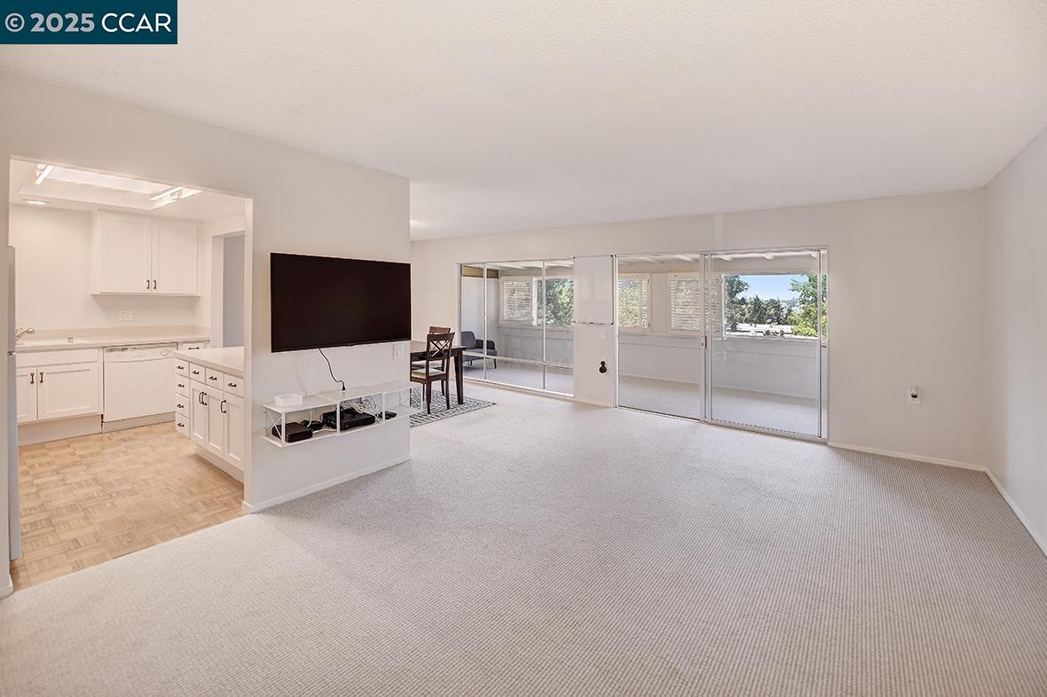 Photo #5: 41105858 Listing 