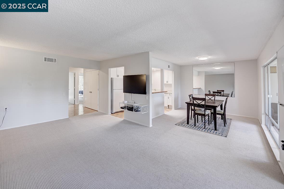 Photo #6: 41105858 Listing 