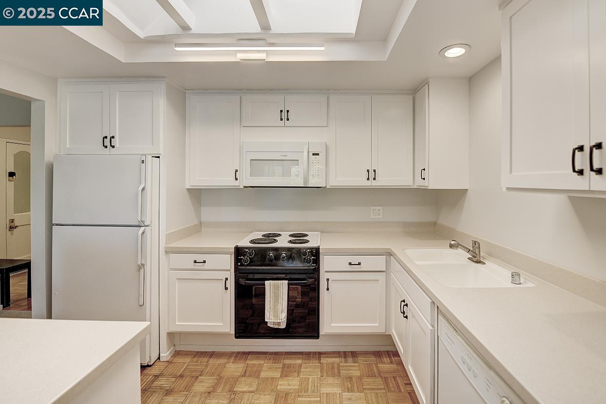Photo #9: 41105858 Listing: Photo #9
